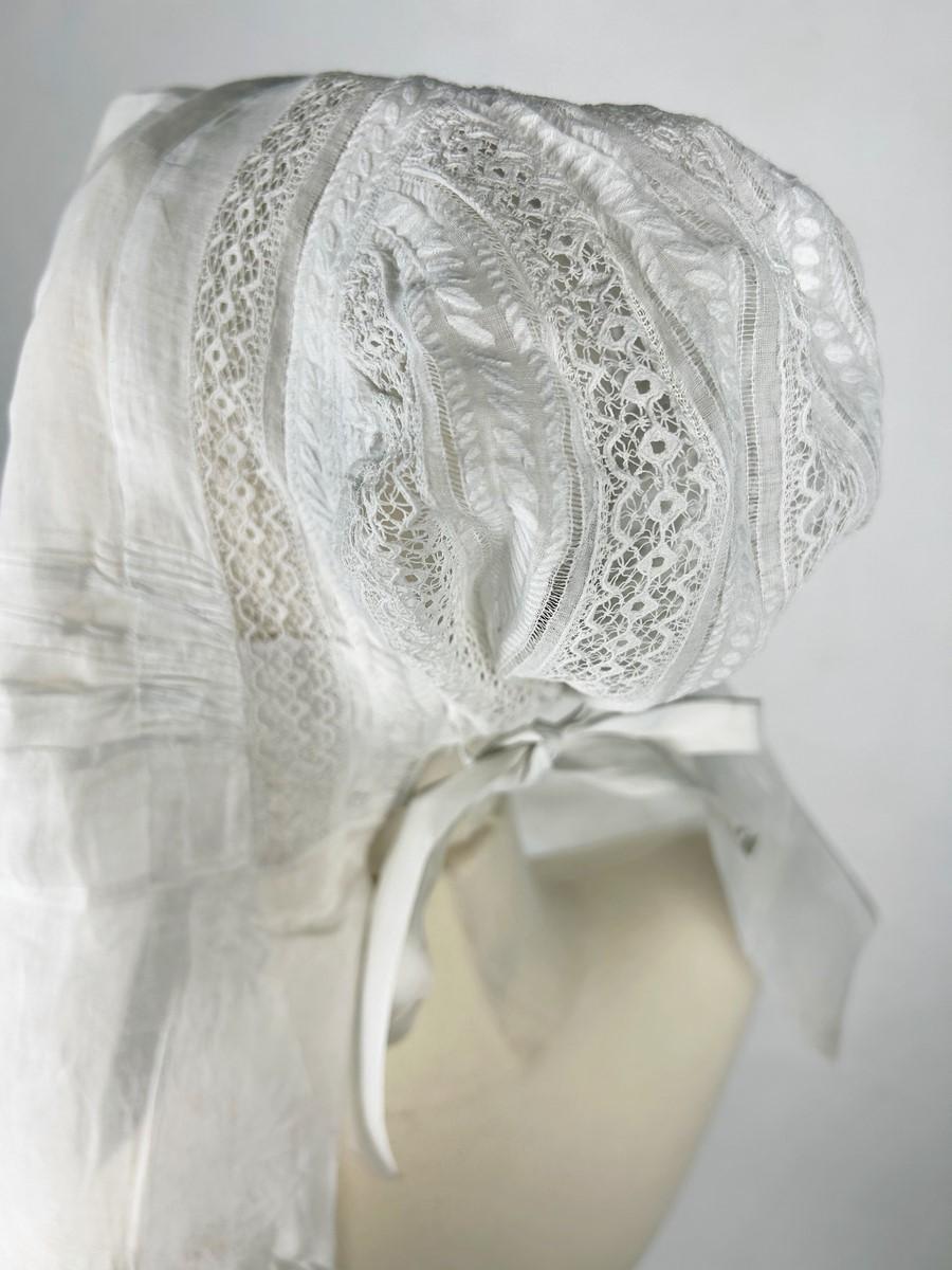 Gorra de muselina bordada conocida como Barbichet du Limousin - Francia Circa 1850-1880 en venta 3