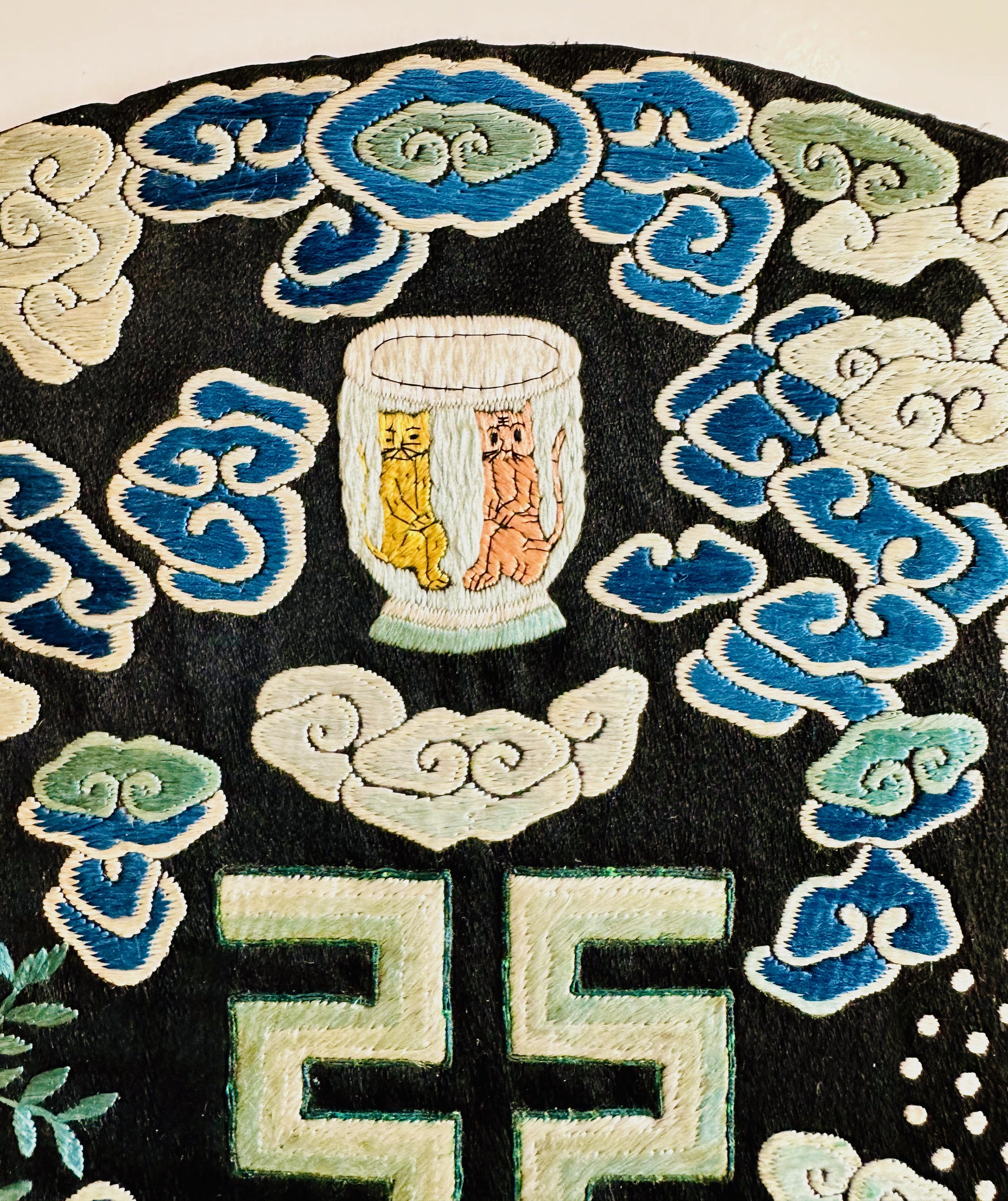 Embroidered roundel with Buddhist symbols, Qing Dynasty For Sale 4