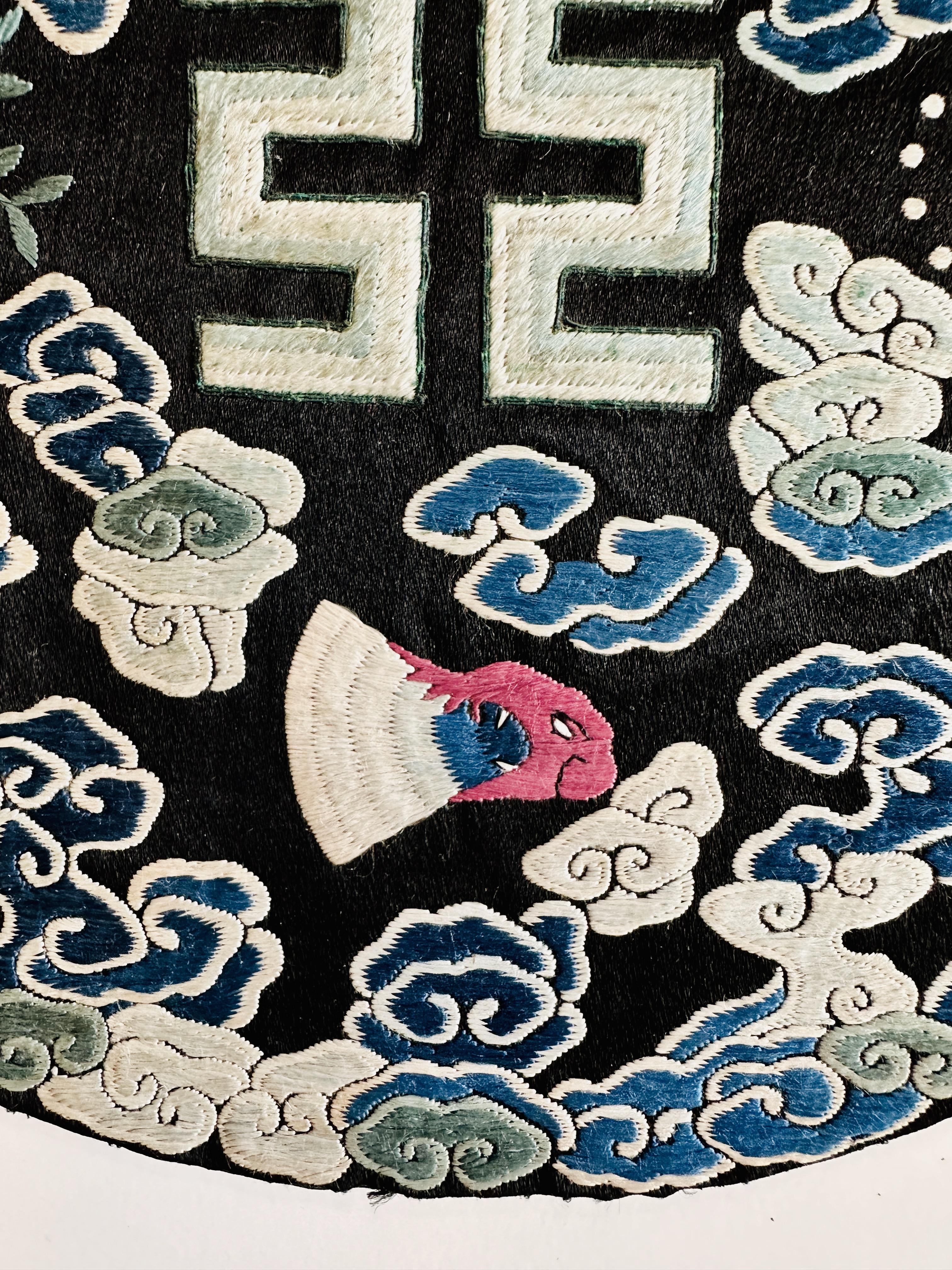 Embroidered roundel with Buddhist symbols, Qing Dynasty For Sale 1