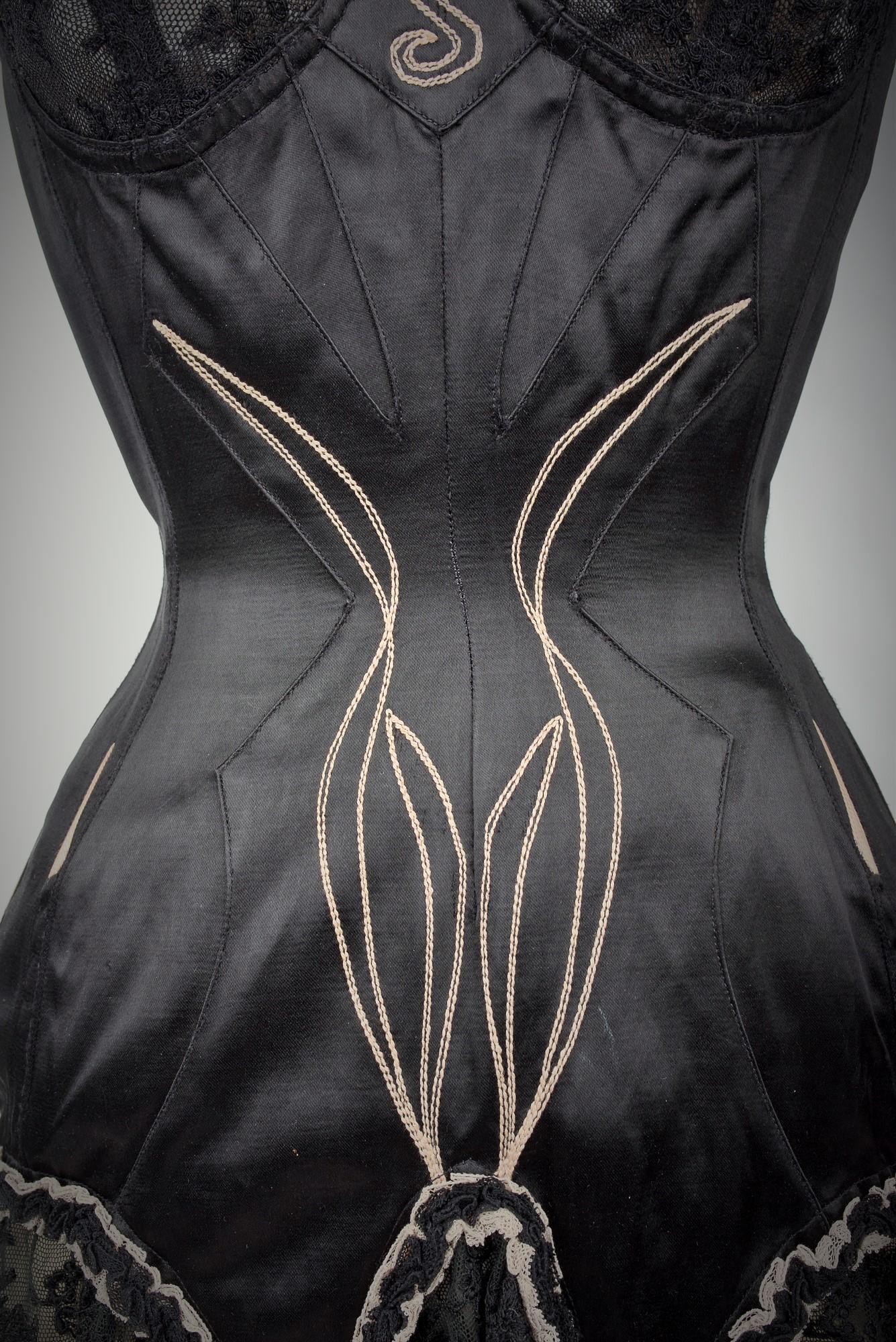 Black Embroidered satin corset for an elegant Parisian woman - France Circa 1930 -1950