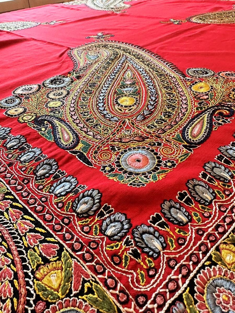Embroidered Silk And Wool Shawl - India For Export Circa 1870 -1900 For Sale 1