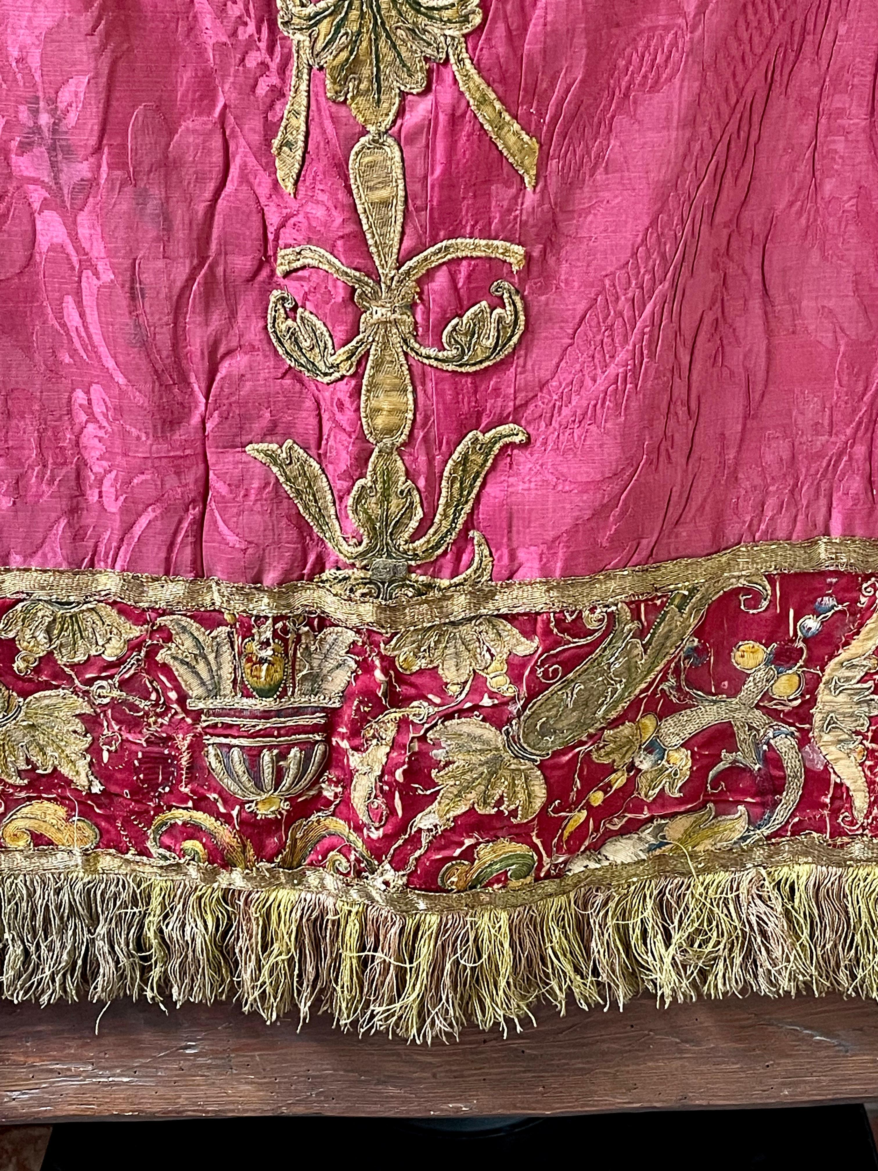 Frontal de altar de seda española bordada Circa 1700 en Bueno estado para la venta en Canterbury, GB