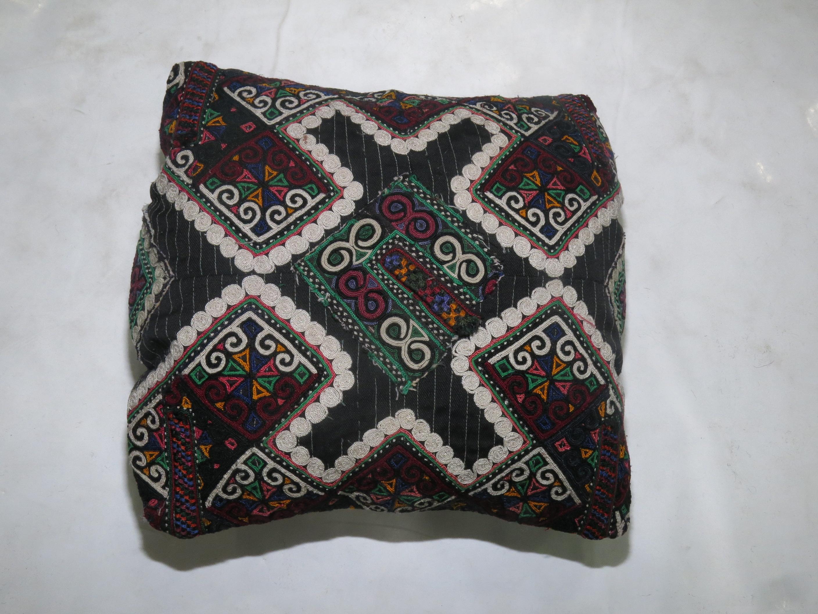 Small square size pillow made from a Russian Suzanni embroidery

Measures: 12