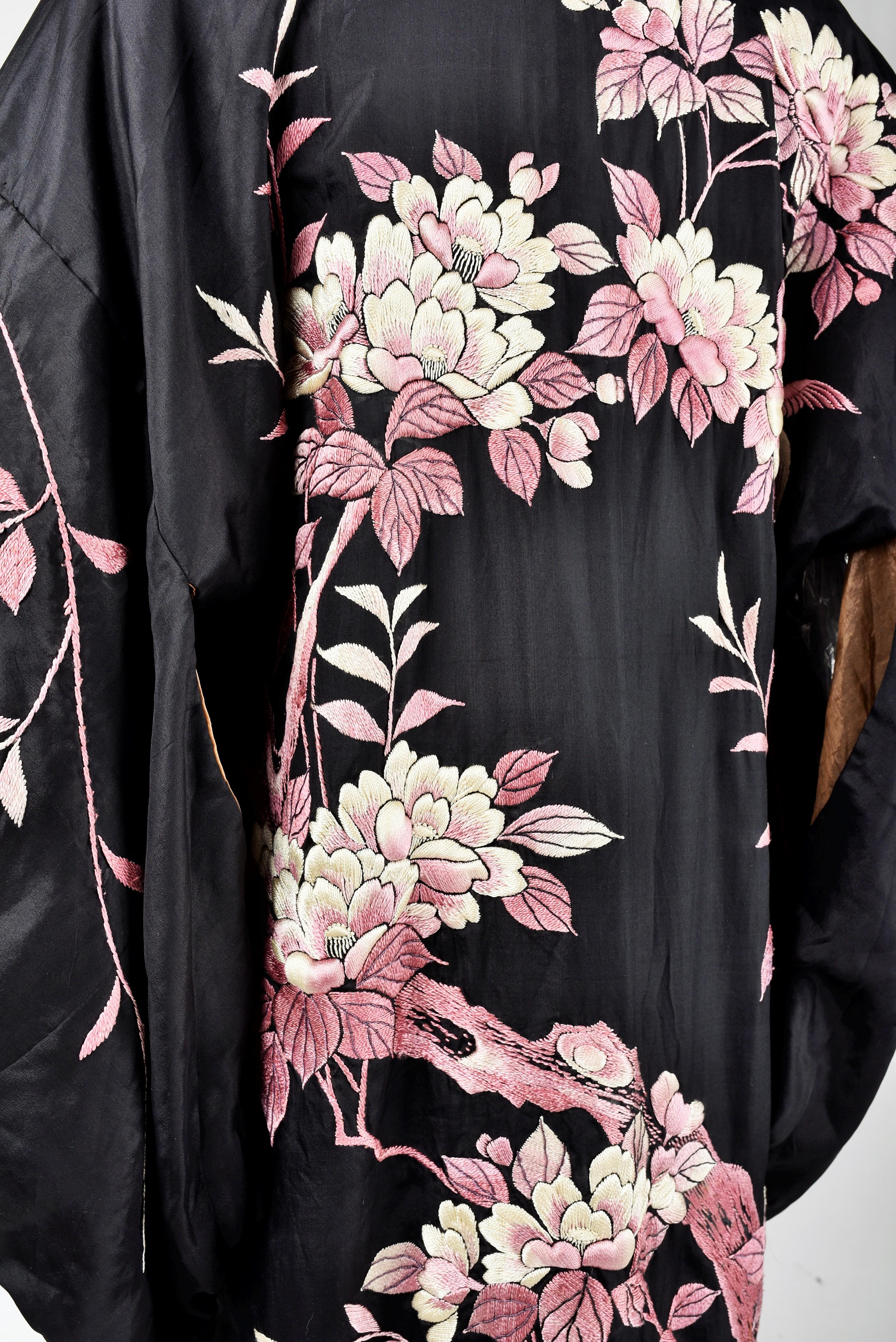 Embroidered Taffeta Evening Kimono - Japan for European fashion Circa 1920/1940 7