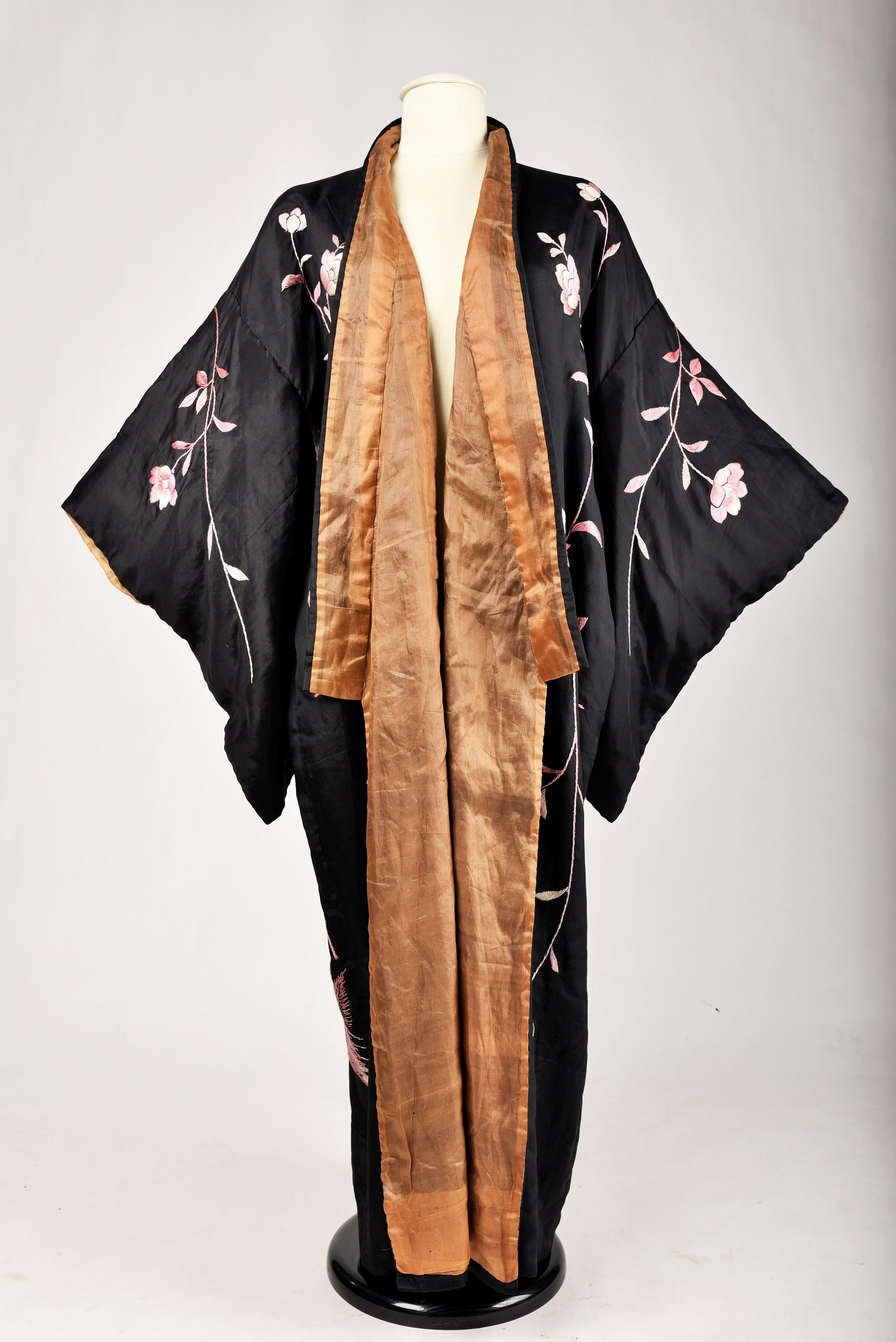 Embroidered Taffeta Evening Kimono - Japan for European fashion Circa 1920/1940 9