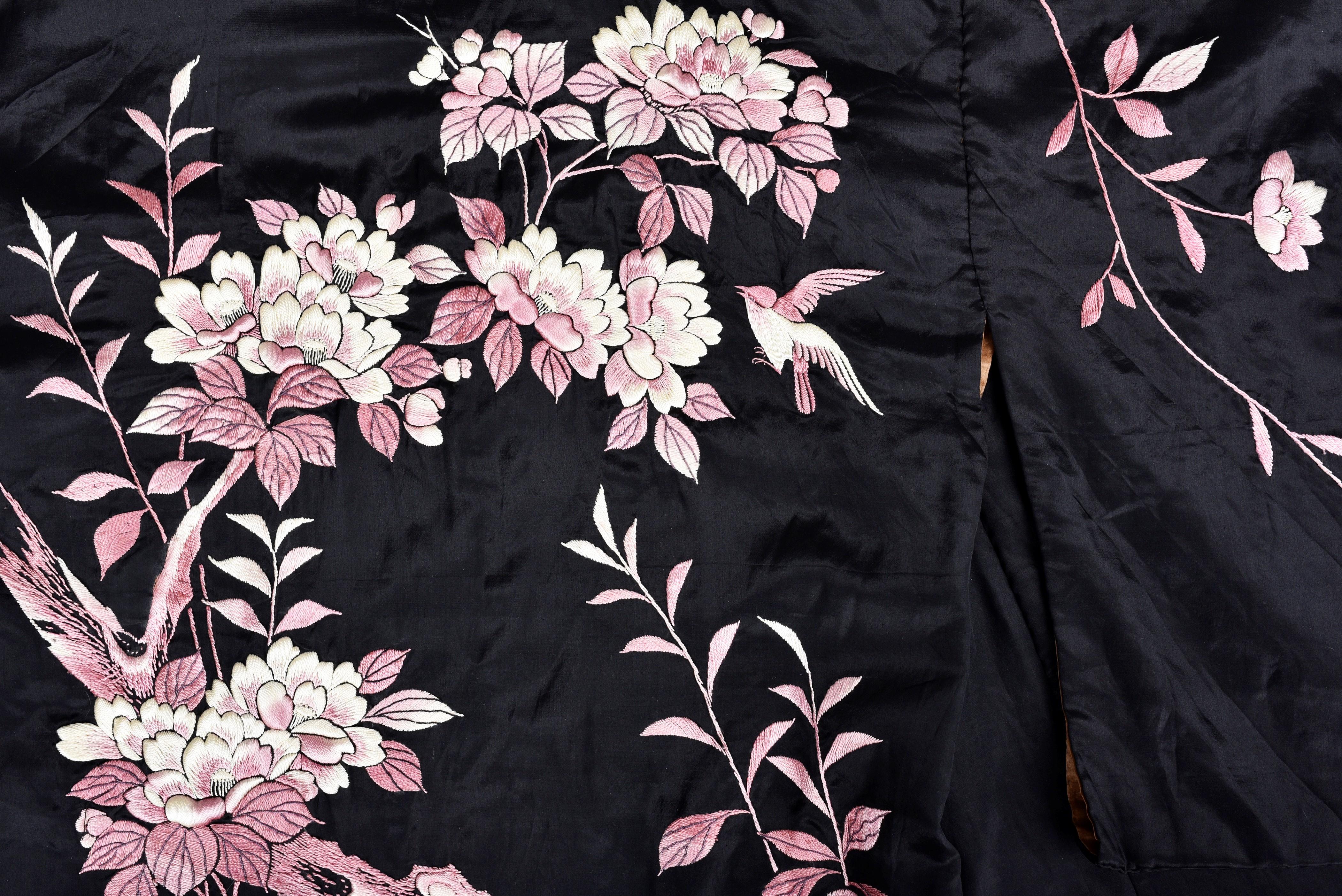 Embroidered Taffeta Evening Kimono - Japan for European fashion Circa 1920/1940 In Good Condition In Toulon, FR