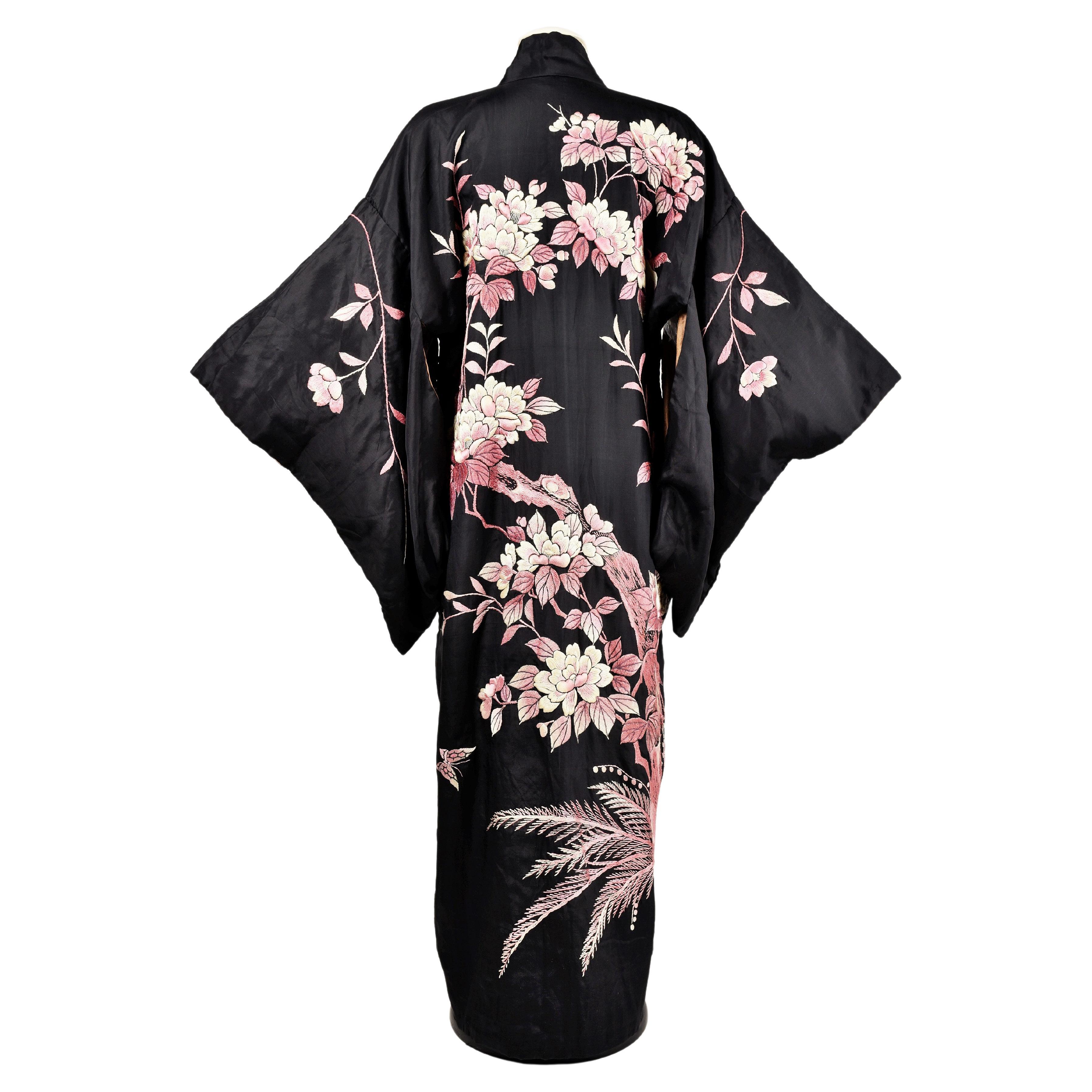 Embroidered Taffeta Evening Kimono - Japan for European fashion Circa 1920/1940
