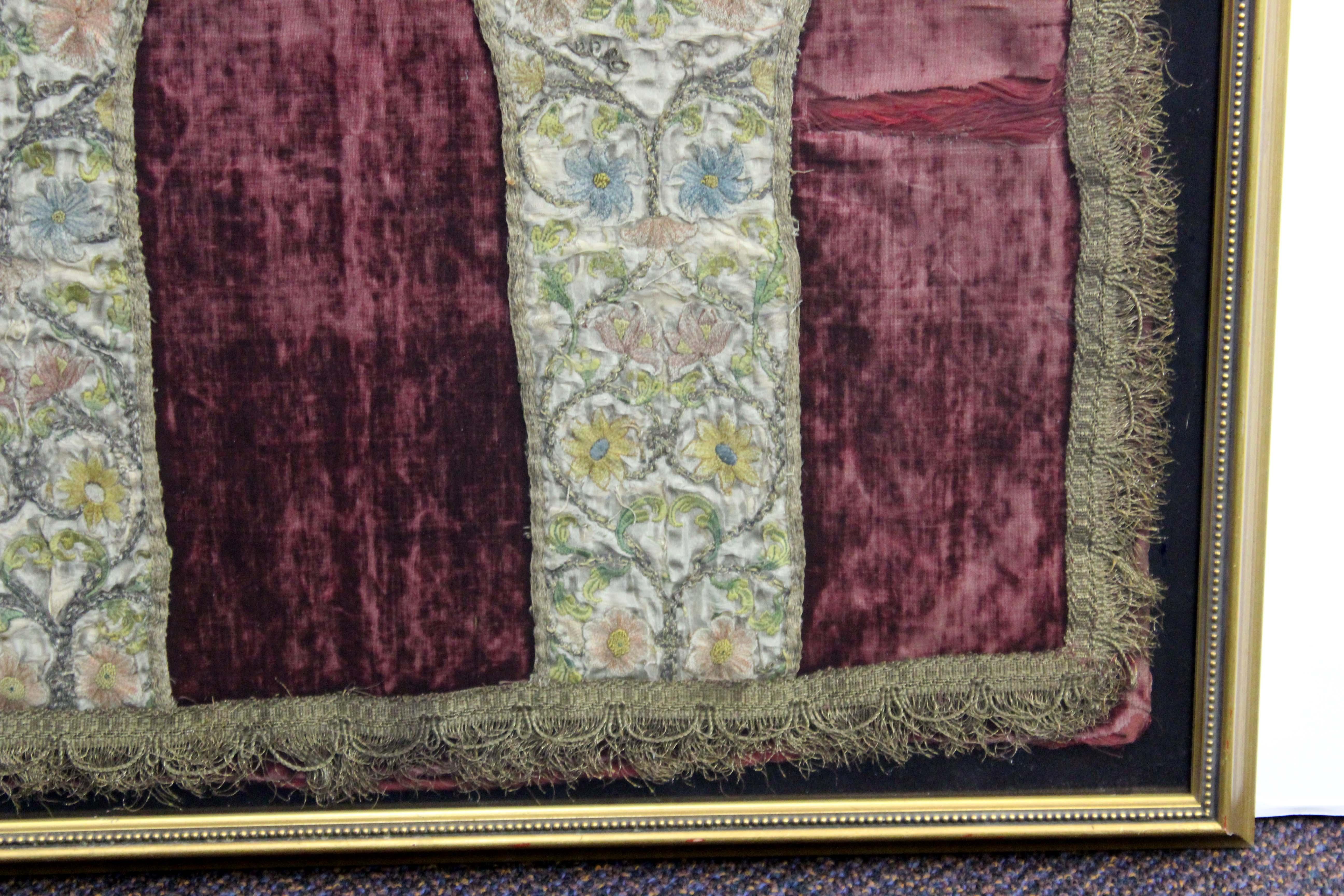 Religiöse Weste aus besticktem Textil mit Chasuble (Barock) im Angebot