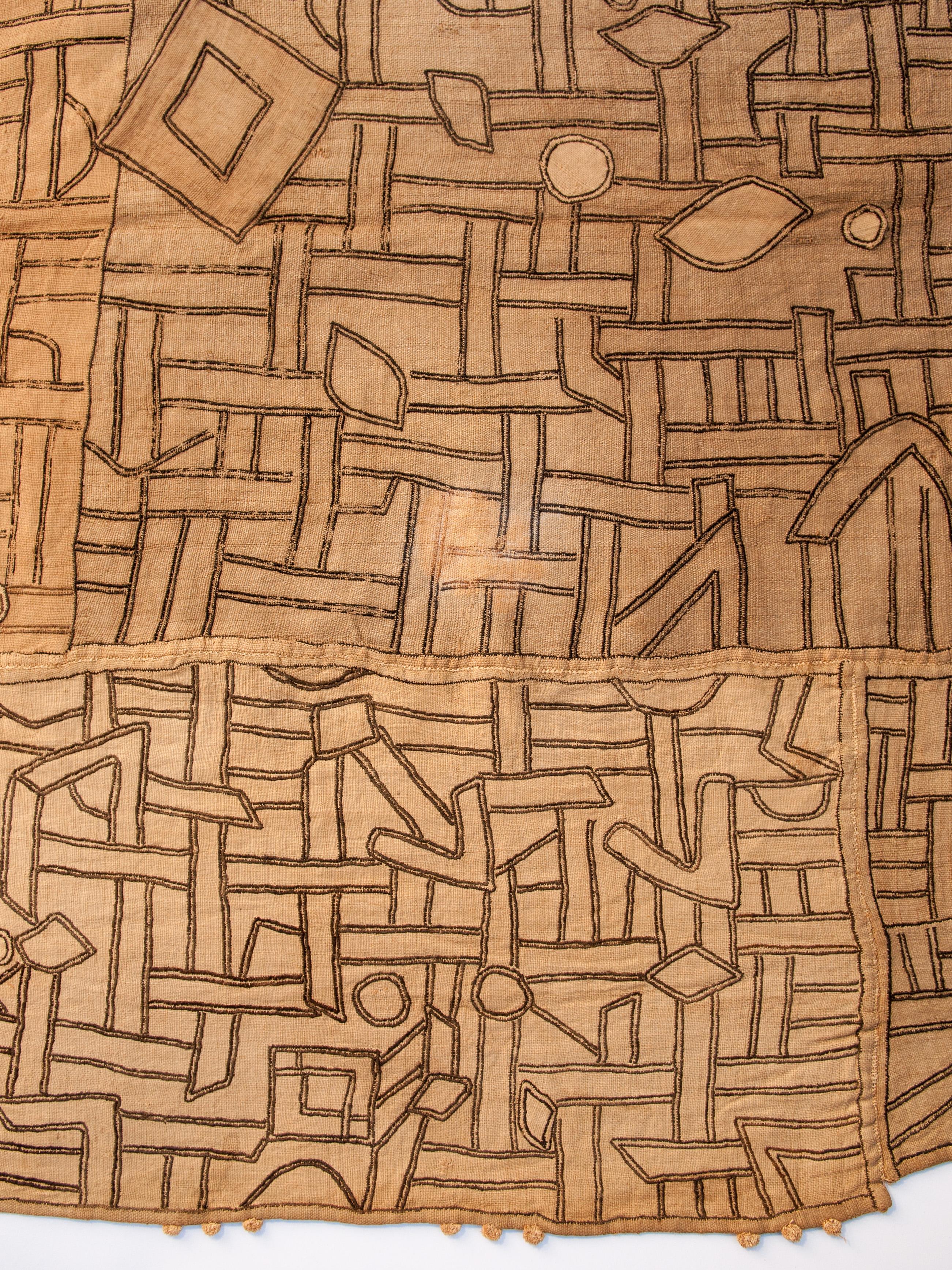 Jupe enveloppante tribale brodée:: fibre de raphia:: milieu du 20e siècle:: Kuba:: R.D. Congo 4