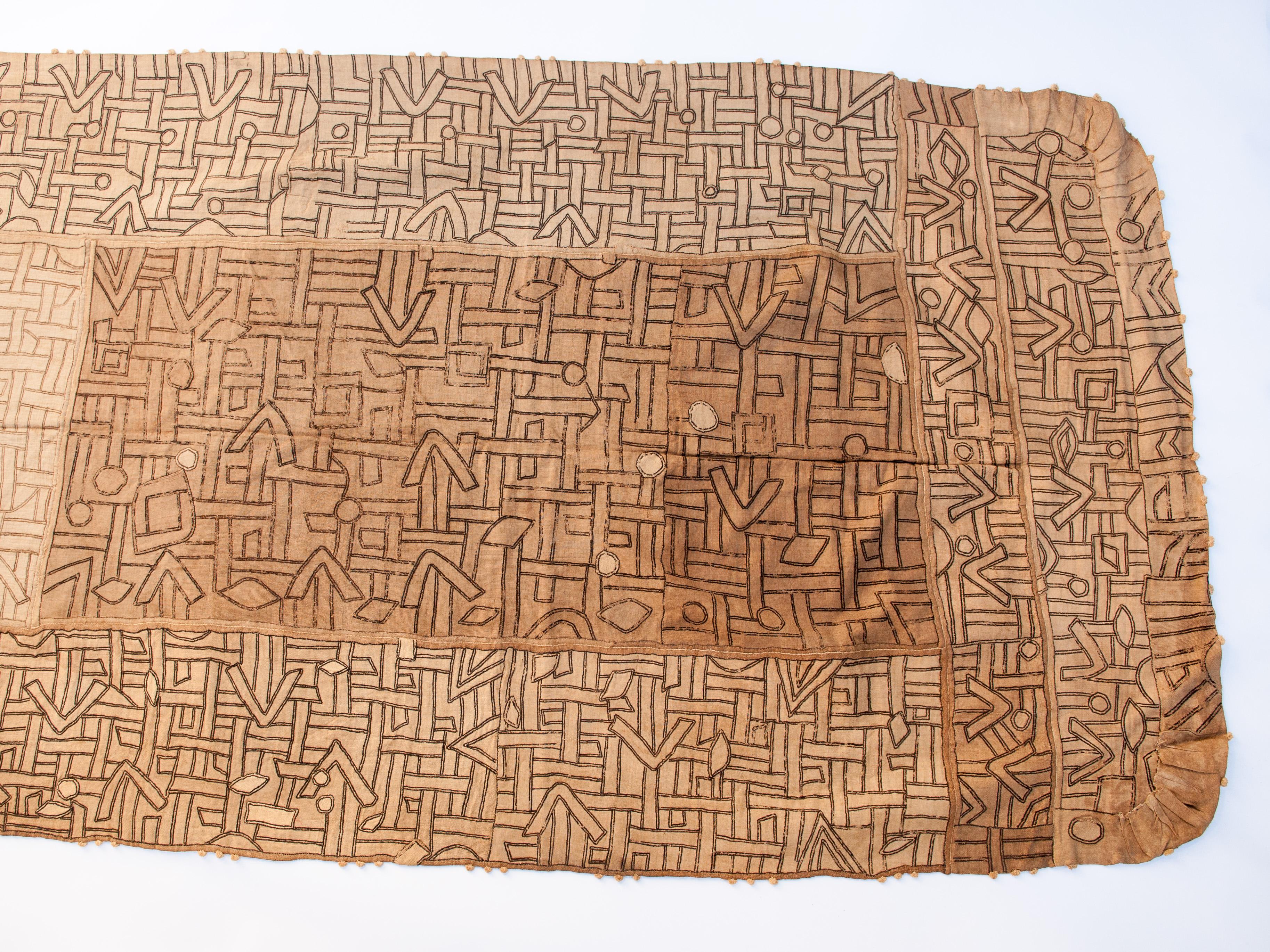 Tribal Jupe enveloppante tribale brodée:: fibre de raphia:: milieu du 20e siècle:: Kuba:: R.D. Congo