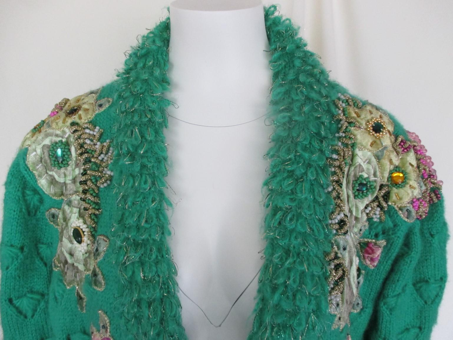 Fabulous original 80/90s knitted coat with beaded flower appliqués throughout.
No closures 
Very good pre-owned vintage condition 
Size fits as medium/large but can be worn oversized at a smaller person, see section measurements.
Inside lining only