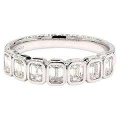 Emearld Cut Lünette Set 1,06 Karat Halbmond Eternity 18K WG *Natural Diamonds*