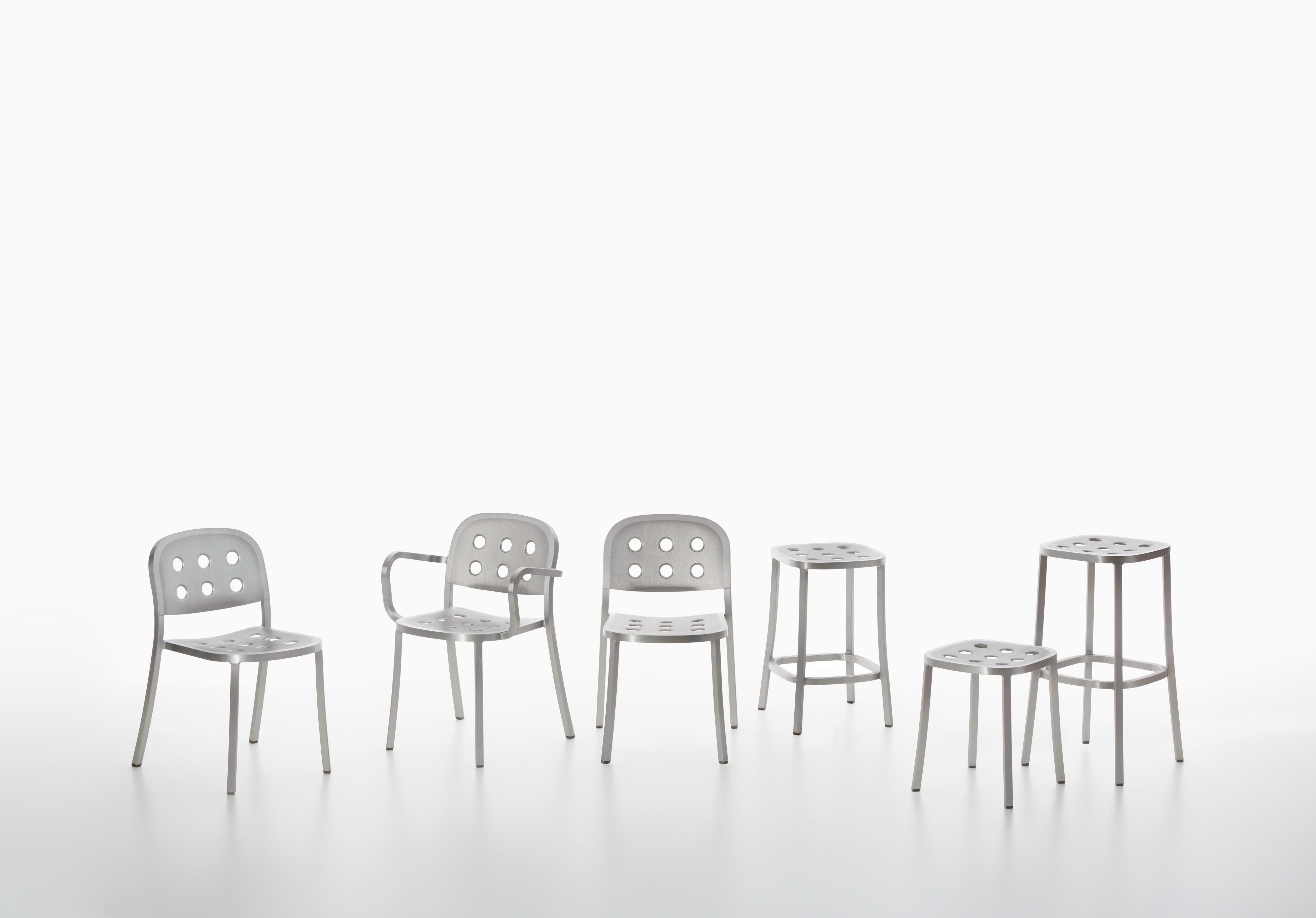 For the 1 Inch collection, Jasper Morrison tapped into Emeco’s heritage in hand crafting recycled aluminum, and leveraged its signature strength, light weight, and sustainability. Emeco and Jasper Morrison together have created a collection that