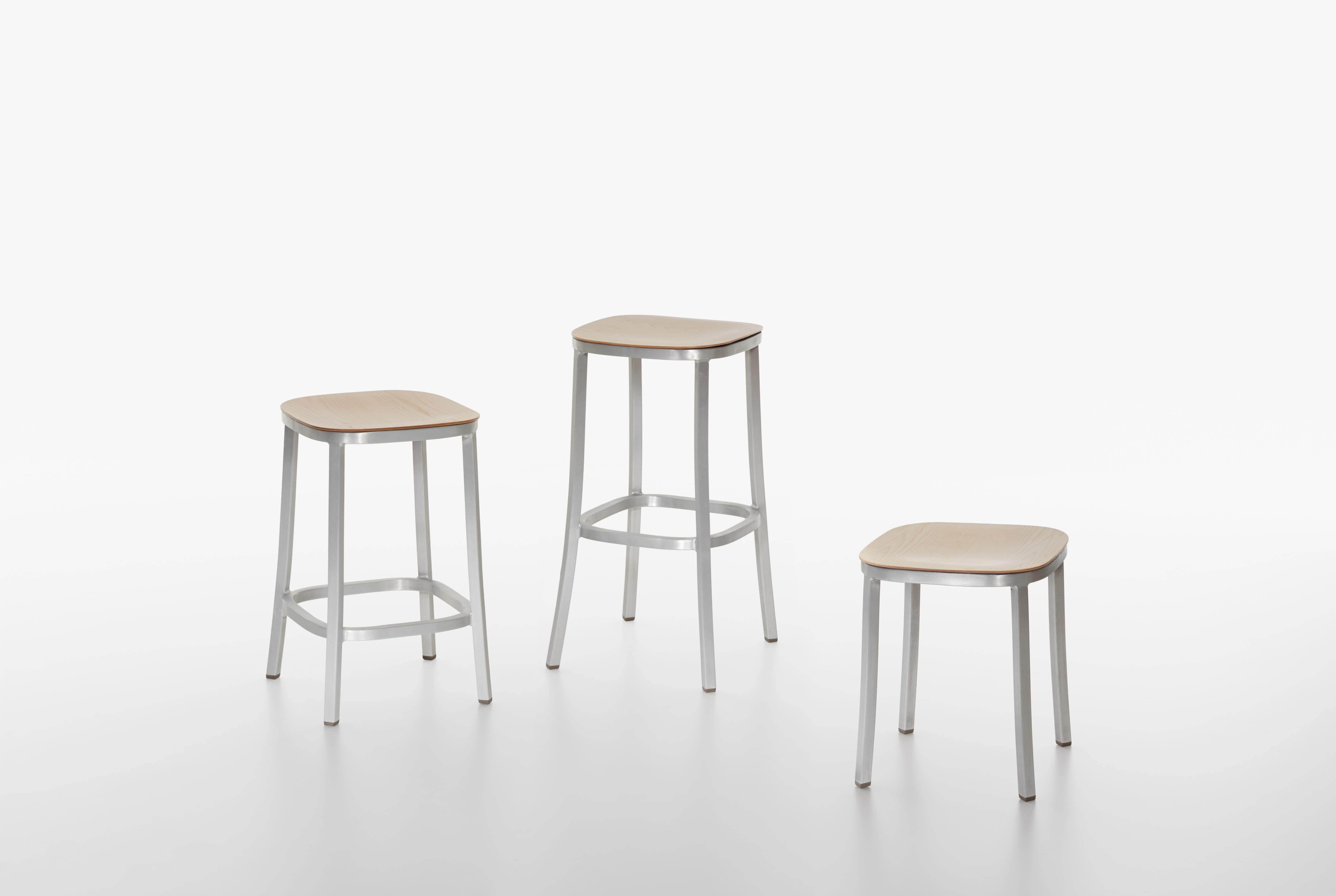 Moderne Tabouret de bar Emeco en aluminium brossé et bleu de Jasper Morrison en vente