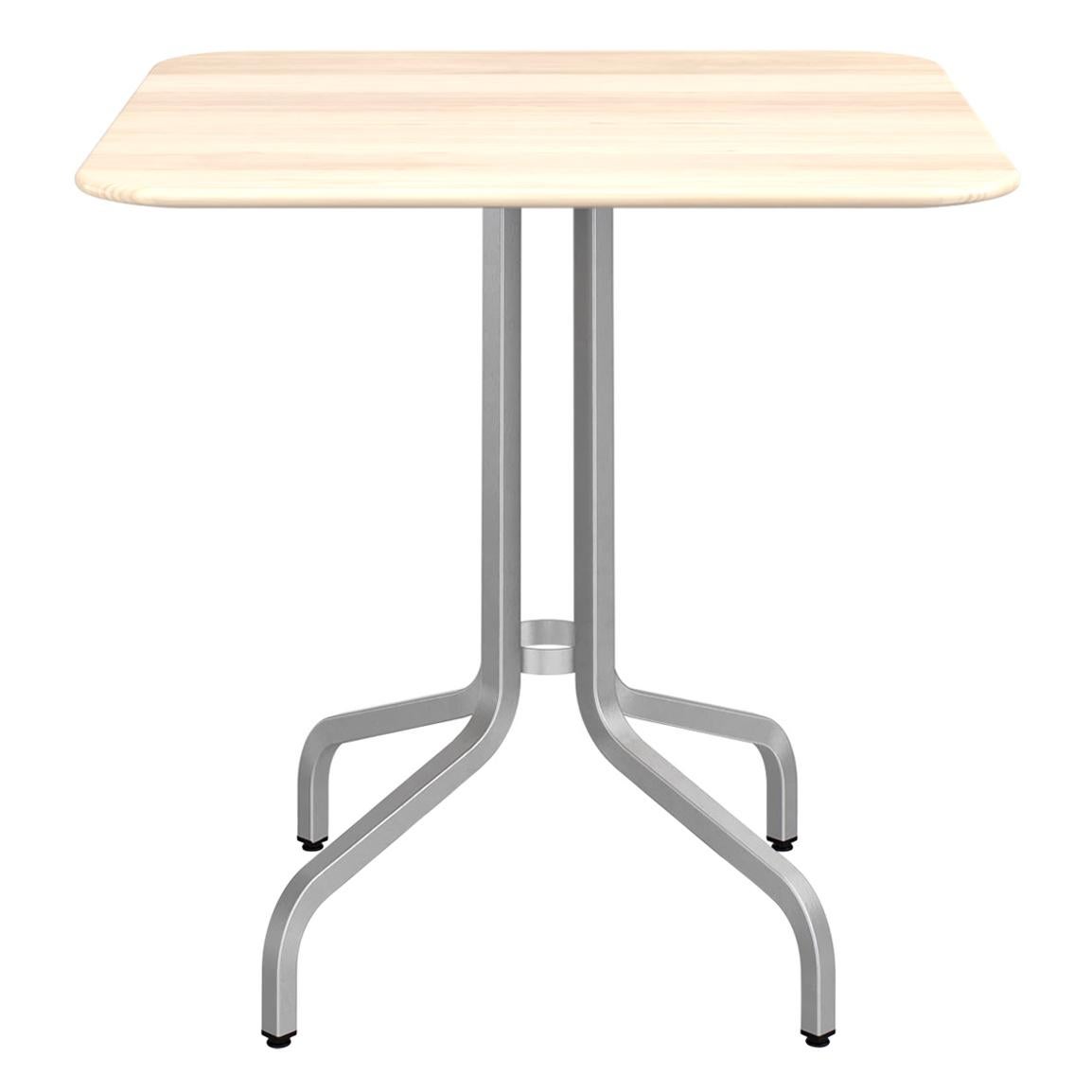 Emeco 1 Zoll mittelgroßer Cafe-Tisch mit Aluminiumbeinen und Holzplatte von Jasper Morrison im Angebot