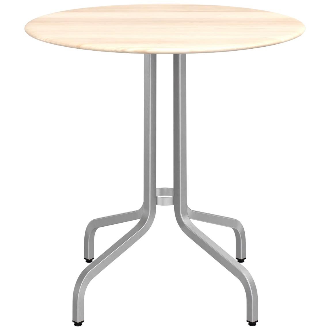 Table basse ronde moyenne en aluminium Emeco de 1 pouce avec plateau en bois de Jasper Morrison