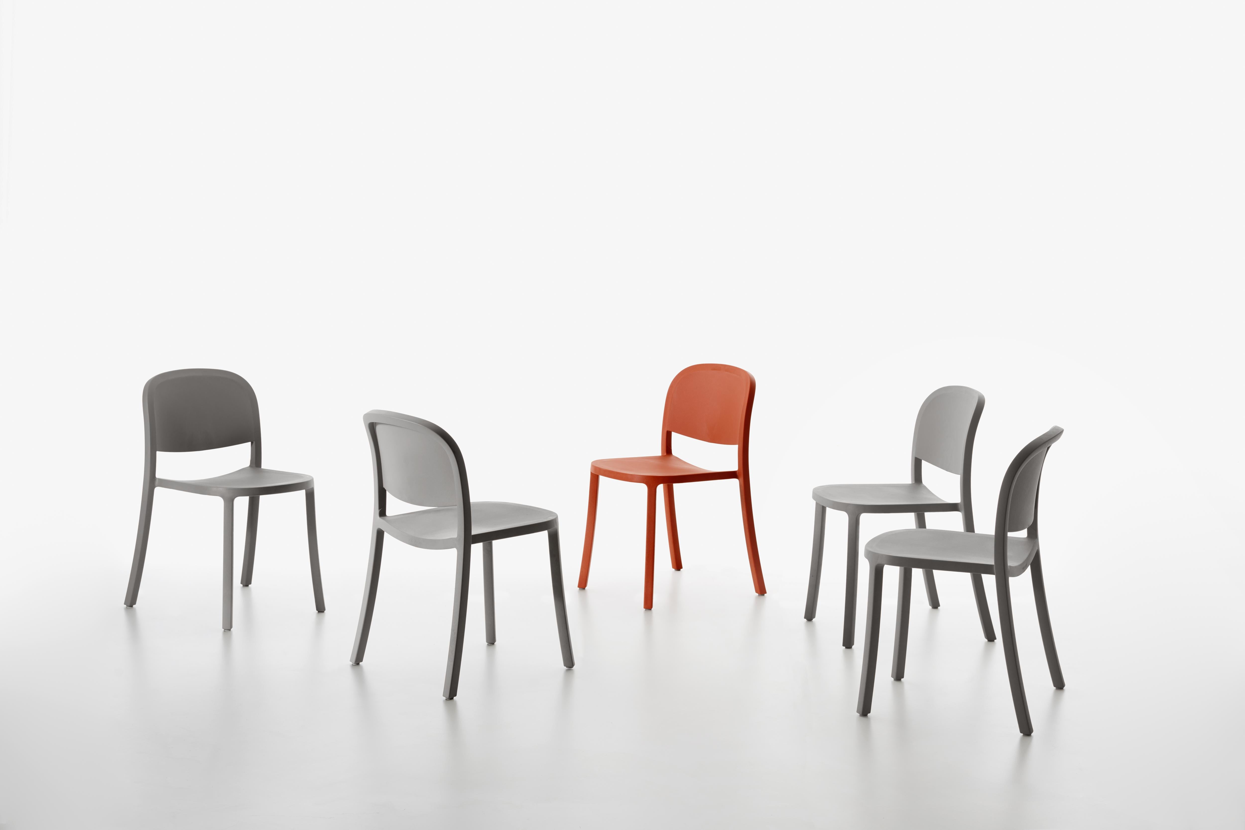 Emeco 1 Zoll aufgearbeiteter Stuhl in Orange von Jasper Morrison (Moderne) im Angebot