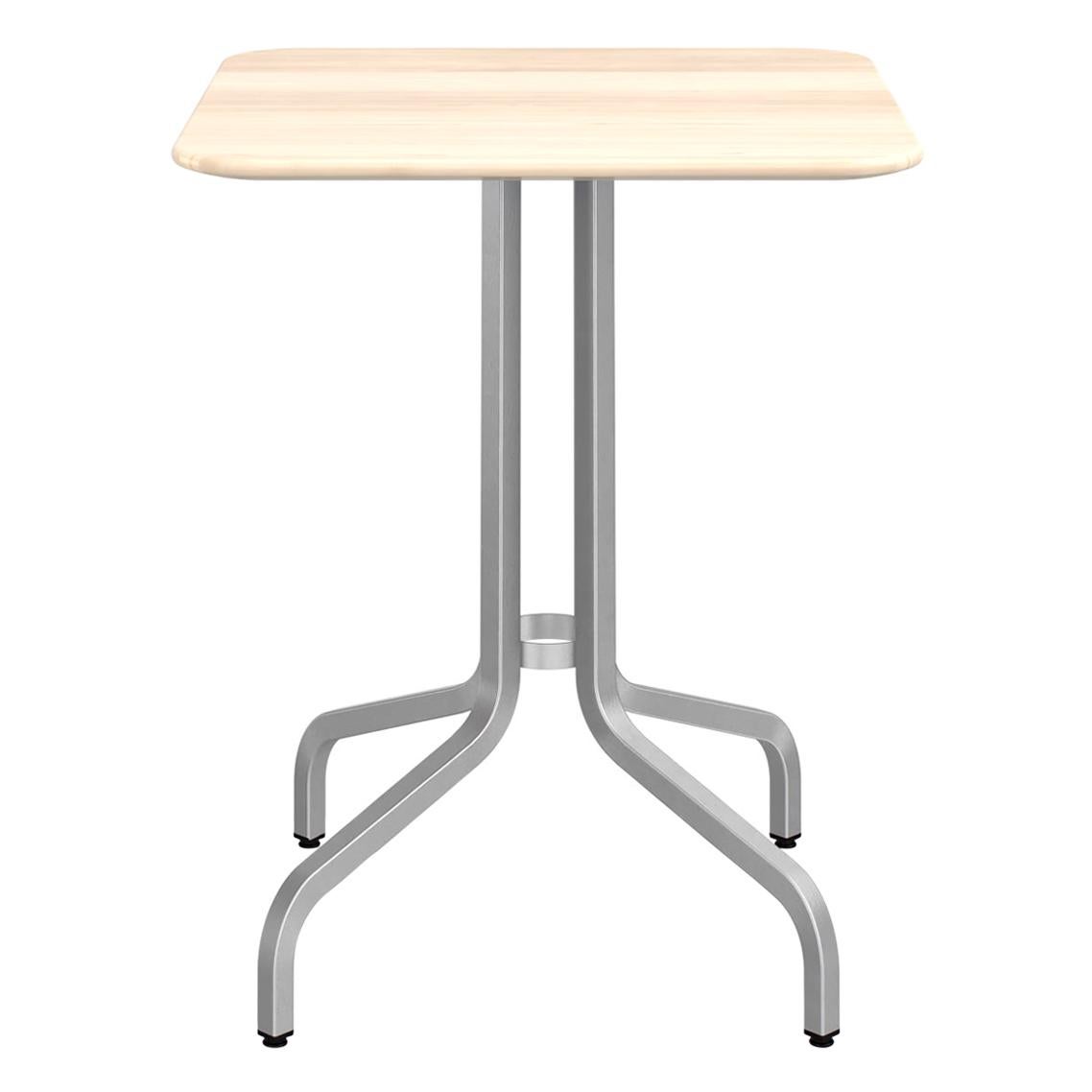 Emeco 1 Zoll kleiner Cafe-Tisch mit Aluminiumbeinen und Holzplatte von Jasper Morrison