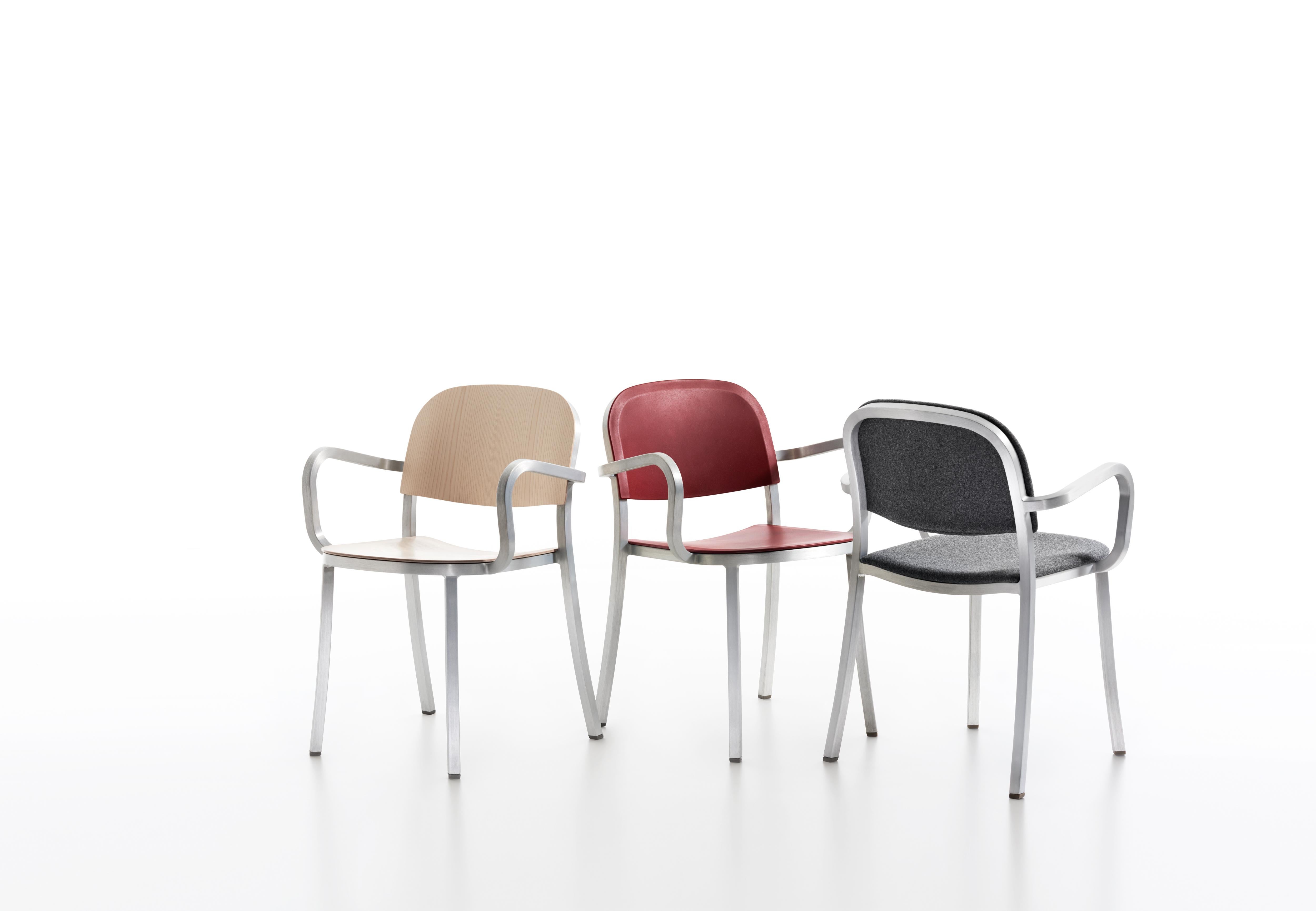 Emeco 1 Zoll Stapelstuhl aus gebürstetem Aluminium und Bordeaux von Jasper Morrison im Angebot 2