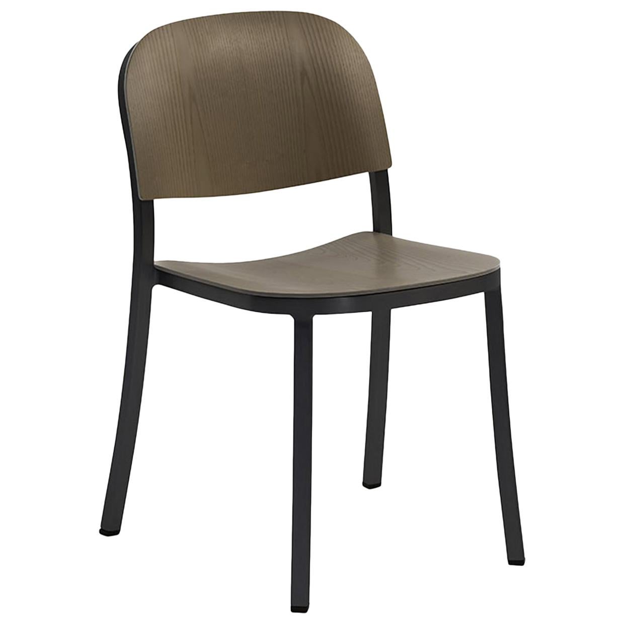 Sedia impilabile Emeco 1 Inch in alluminio scuro e noce di Jasper Morrison