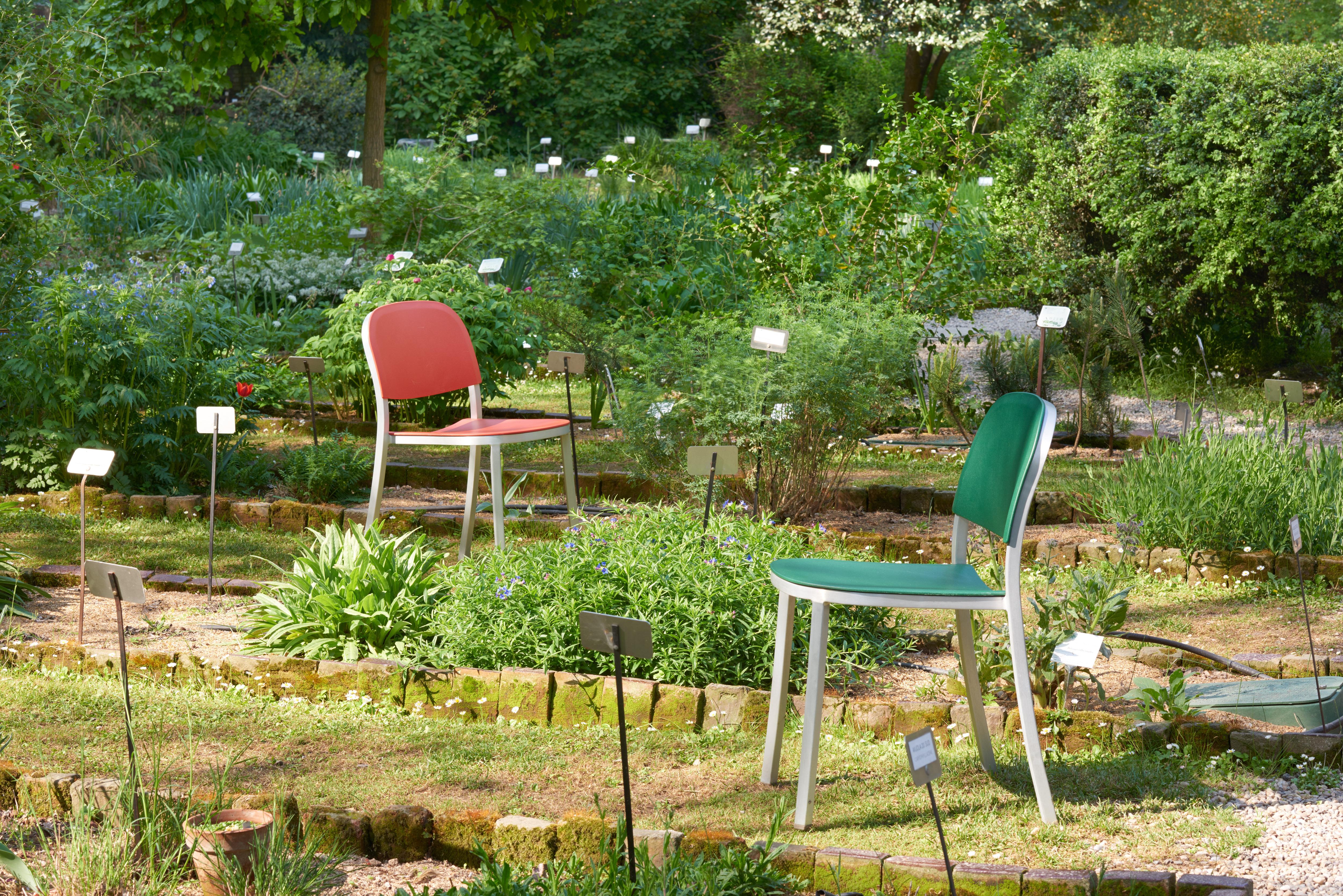 Sedia impilabile Emeco in alluminio scuro & Greene & Greene di Jasper Morrison 3
