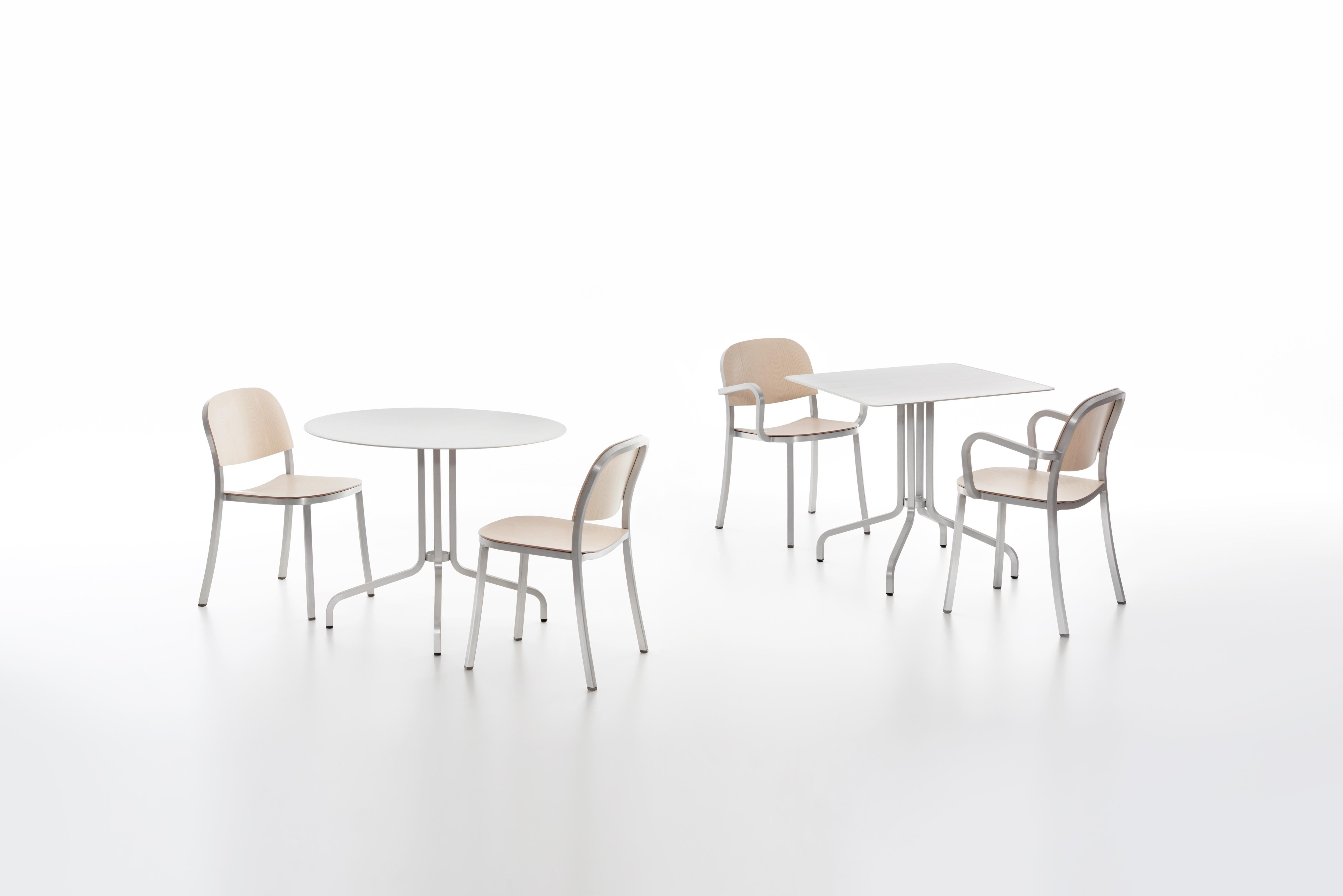 XXI secolo e contemporaneo Sedia impilabile Emeco in alluminio scuro & Greene & Greene di Jasper Morrison