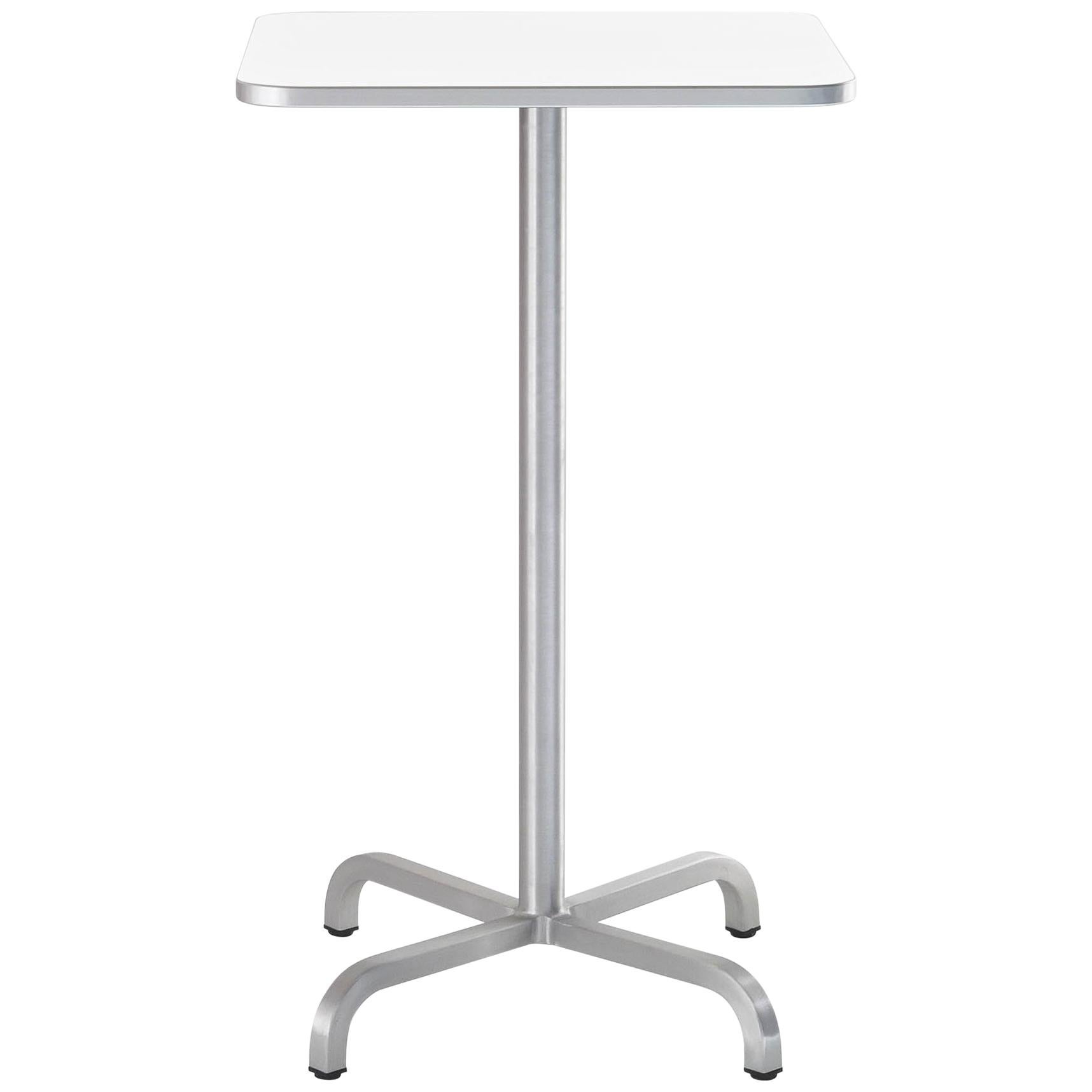 Petite table de bar carrée Emeco 20-06 avec plateau en stratifié blanc par Norman Foster  en vente