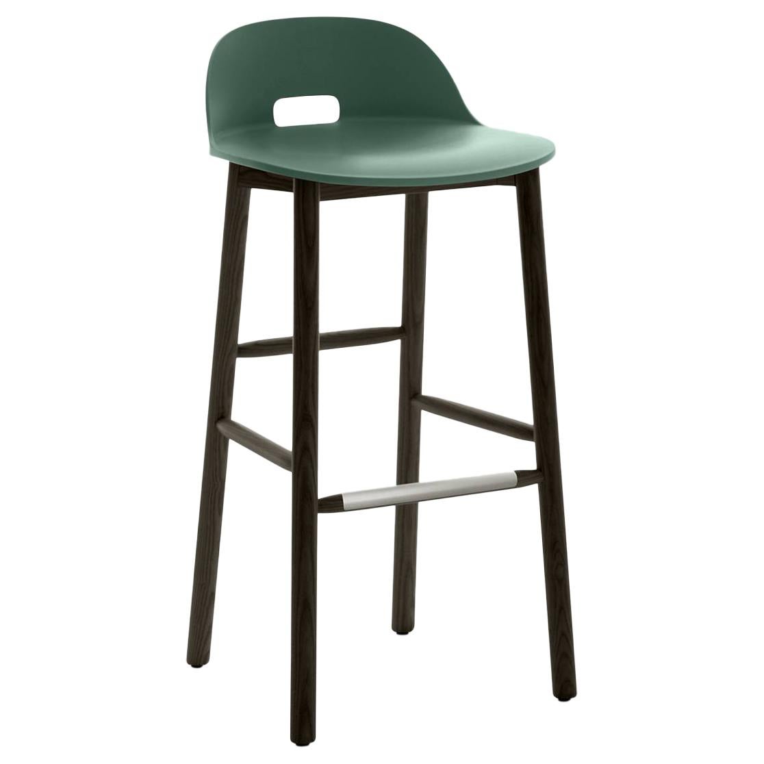 Tabouret de bar Emeco Alfi en frêne vert et foncé avec dossier bas par Jasper Morrison