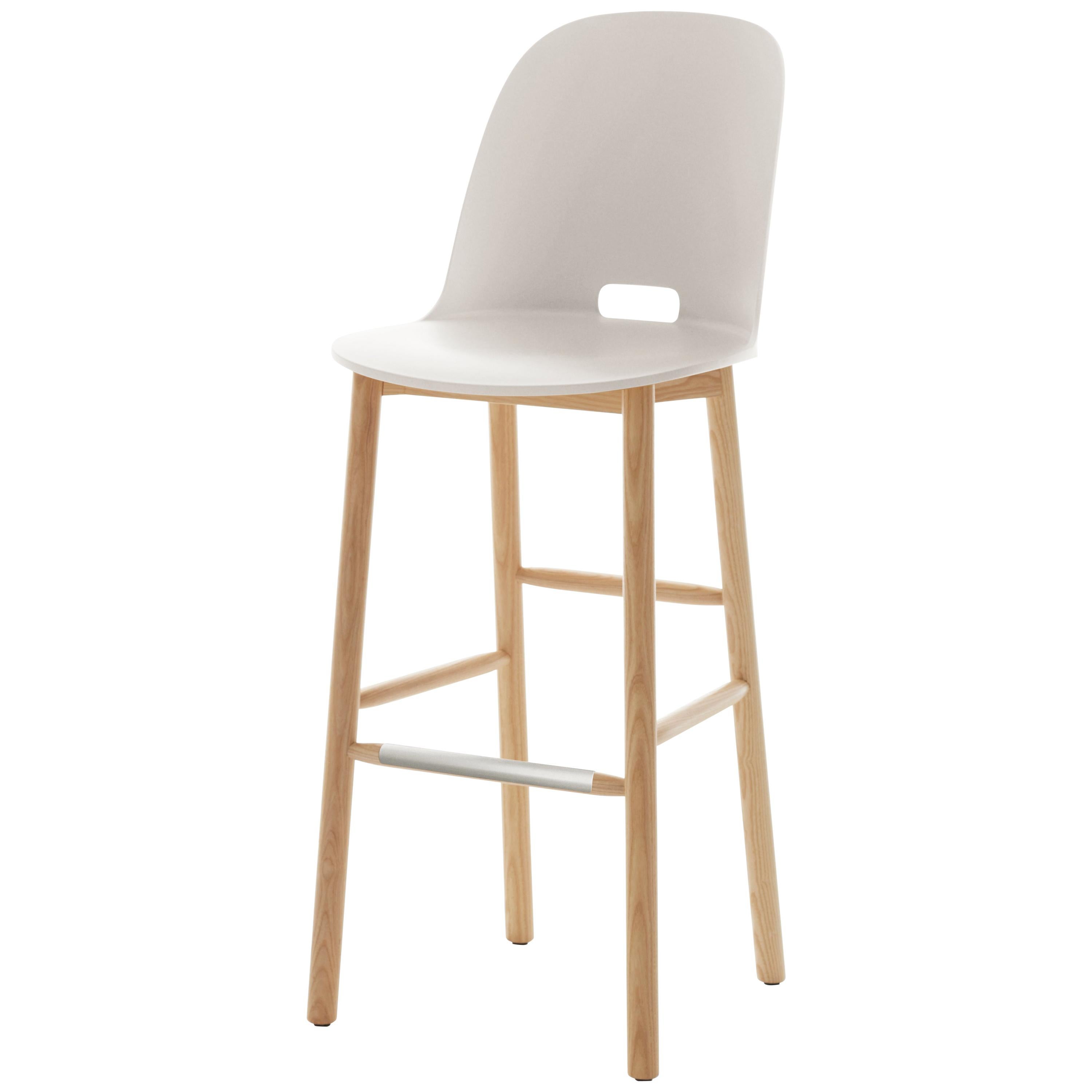 Emeco Alfi Barhocker aus Weiß und Esche mit hoher Rückenlehne von Jasper Morrison im Angebot