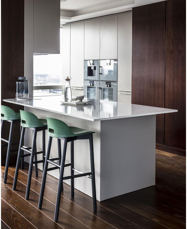 Emeco Alfi Counter Stool in Red & Dark Ash with High Back by Jasper Morrison In New Condition In Hanover, PA