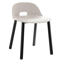 Emeco Alfi Low Back Chair mit schwarzem pulverbeschichtetem Aluminiumgestell von Jasper