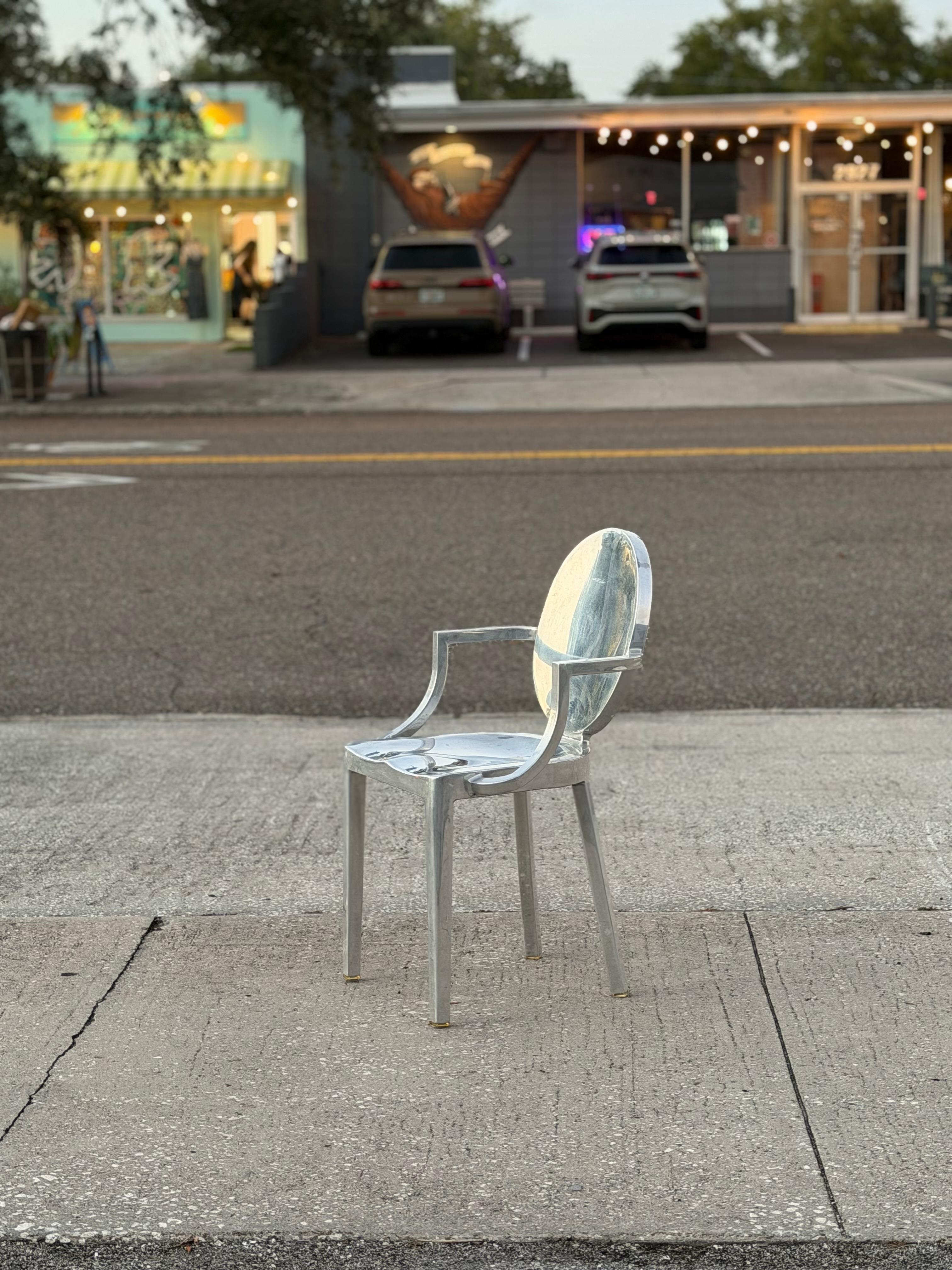 Moderno Emeco Arm Chair Alluminio Lucido Philippe Starck in vendita