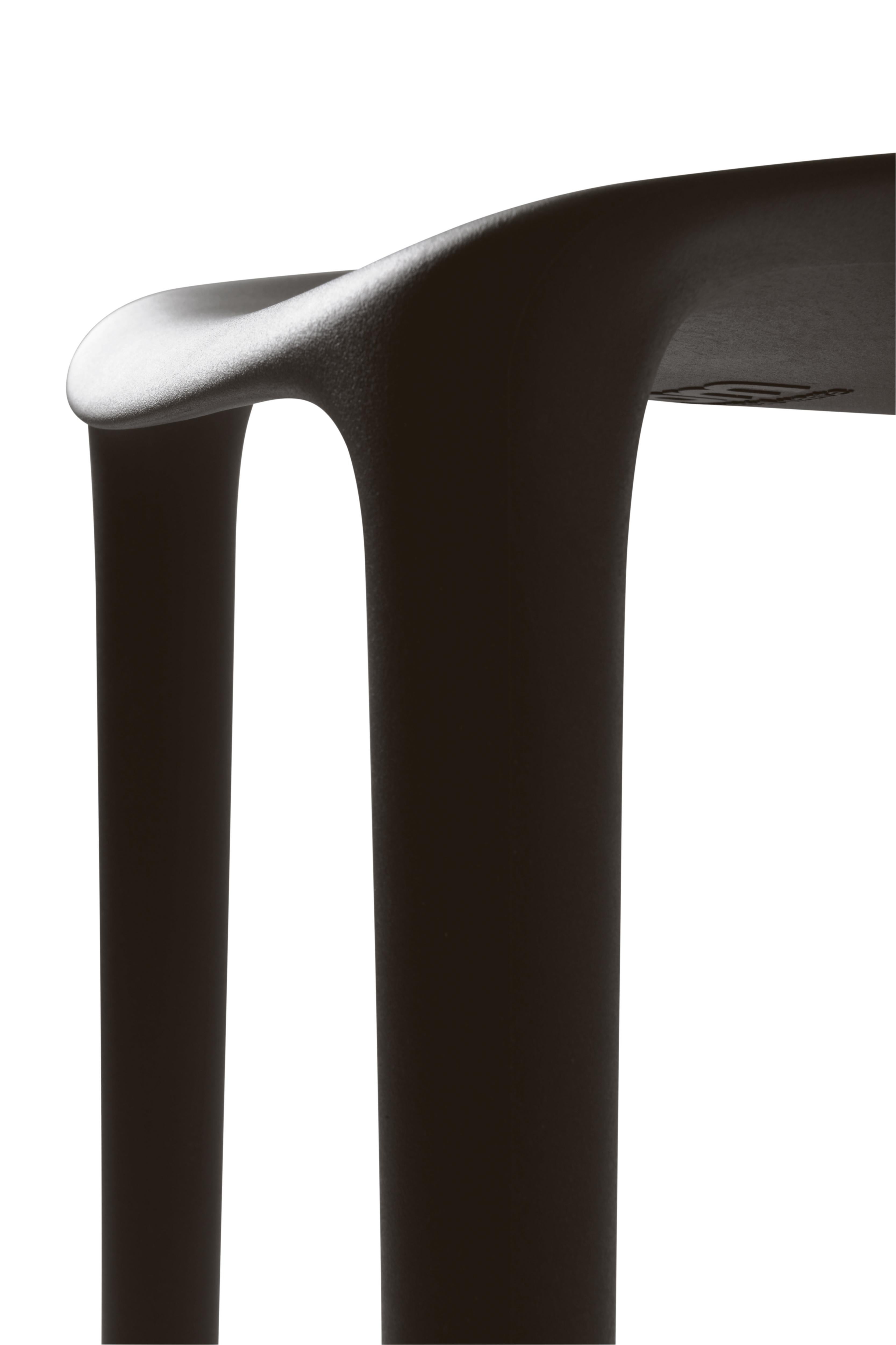 Emeco Broom Stapelbarer Stuhl in Braun von Philippe Starck (Moderne) im Angebot