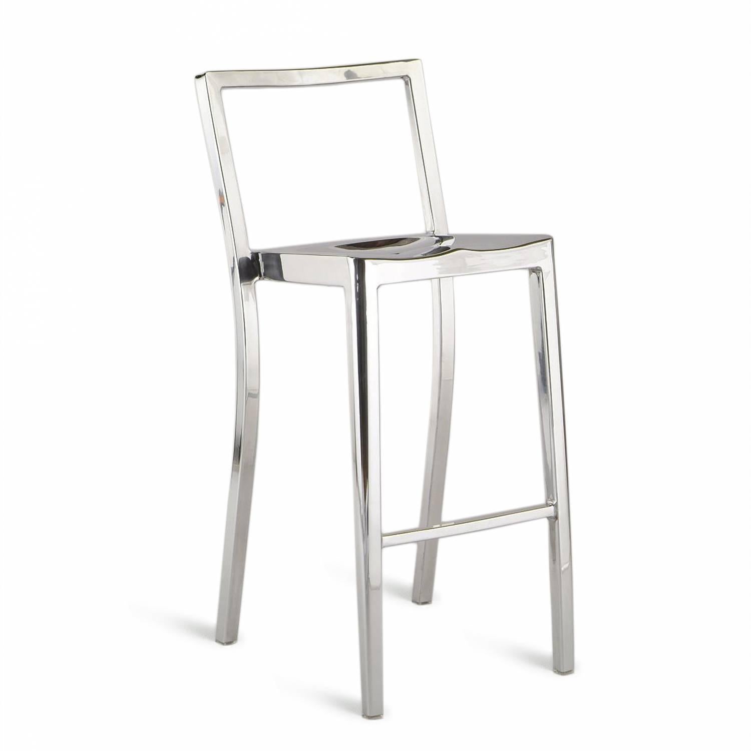 Icon is a stacking chair cousin to the famous Starck designed Hudson chair. It has been used in hotels, bars and restaurants worldwide, as well as training centers, meeting areas and schools. Starck describes Icon as “the chair I see when I close my