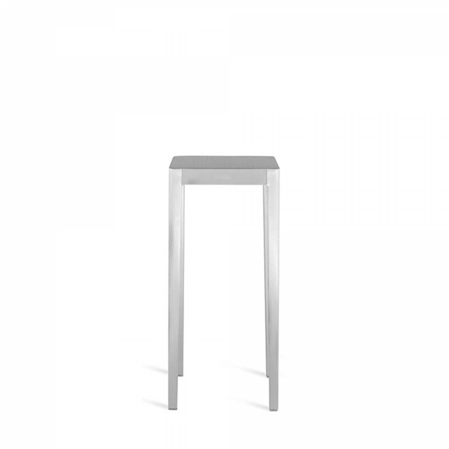 Emeco occasional table in brushed recycled aluminum designed by Philippe Starck as a collaboration with the world-renown designer and Emeco.

Product dimensions: Width 14