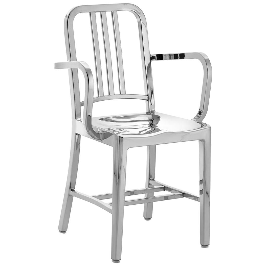 Fauteuil bleu marine Emeco en aluminium poli par la marine américaine