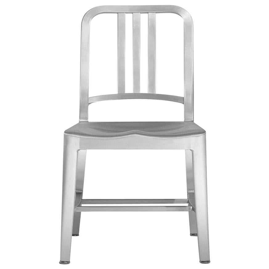 Silla infantil Emeco Navy de aluminio cepillado de la Marina de los EE.UU.