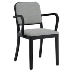 Fauteuil d'officier de la marine Emeco en tissu gris avec cadre enduit de poudre noire