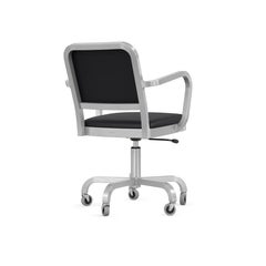 Sillón giratorio Emeco Navy Officer de cuero negro y estructura de aluminio cepillado