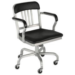 Sillón giratorio Emeco Navy de aluminio cepillado con respaldo de barra by Us Navy