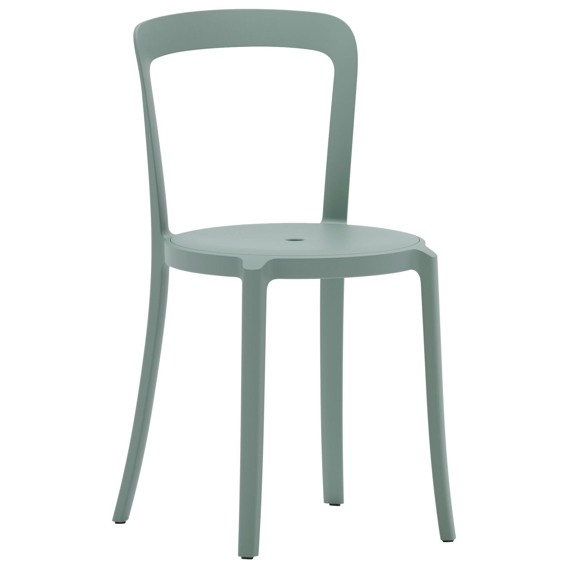 Emeco On & On Stapelbarer Stuhl aus hellblauem Kunststoff von Barber & Osgerby