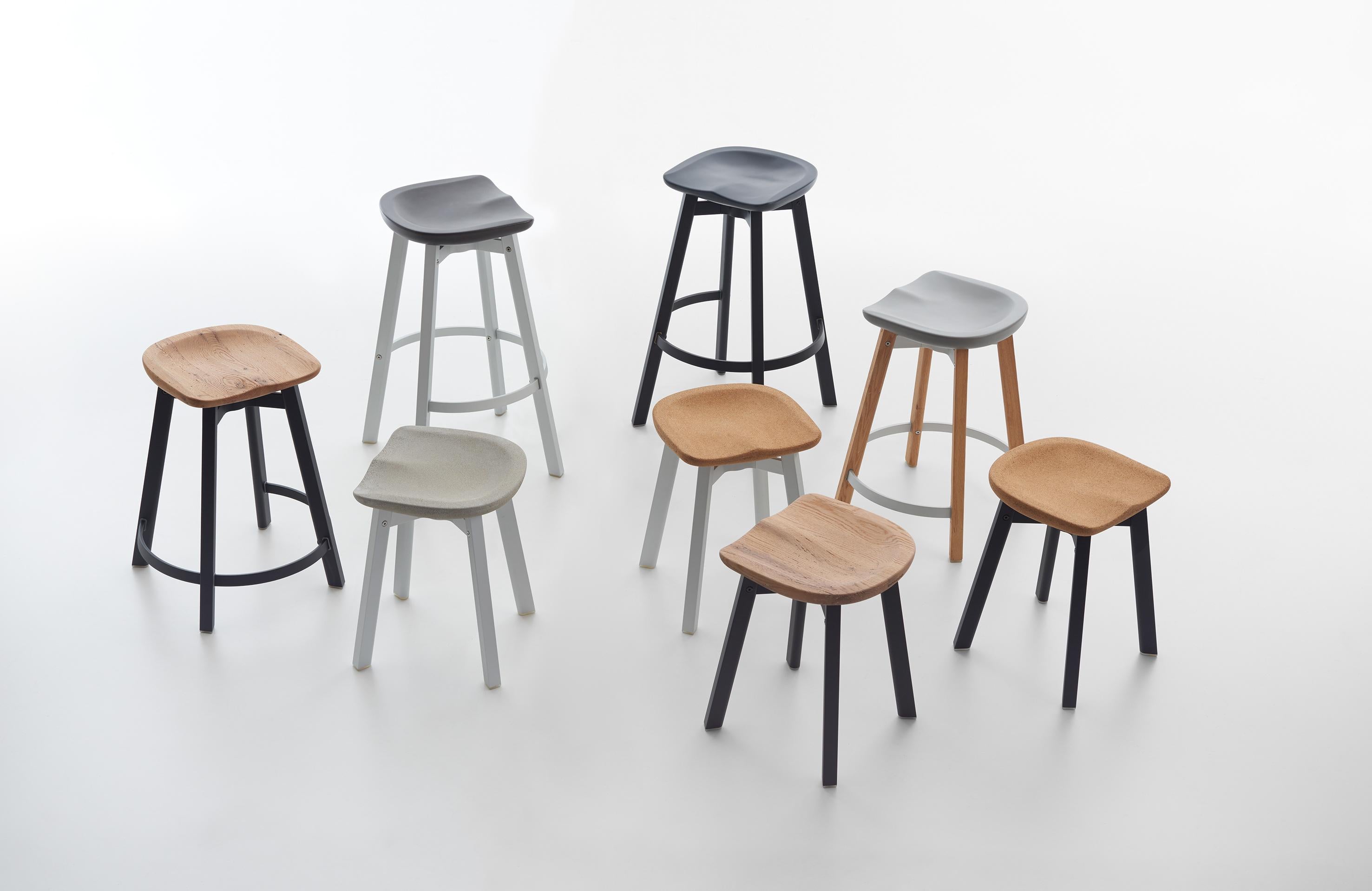 Emeco Su Counter Stool in Black Aluminum with Reclaimed Oak Seat by Nendo In New Condition For Sale In Hanover, PA