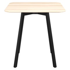 Table basse carrée moyenne Emeco Su avec cadre anodisé noir et plateau en bois par Nendo