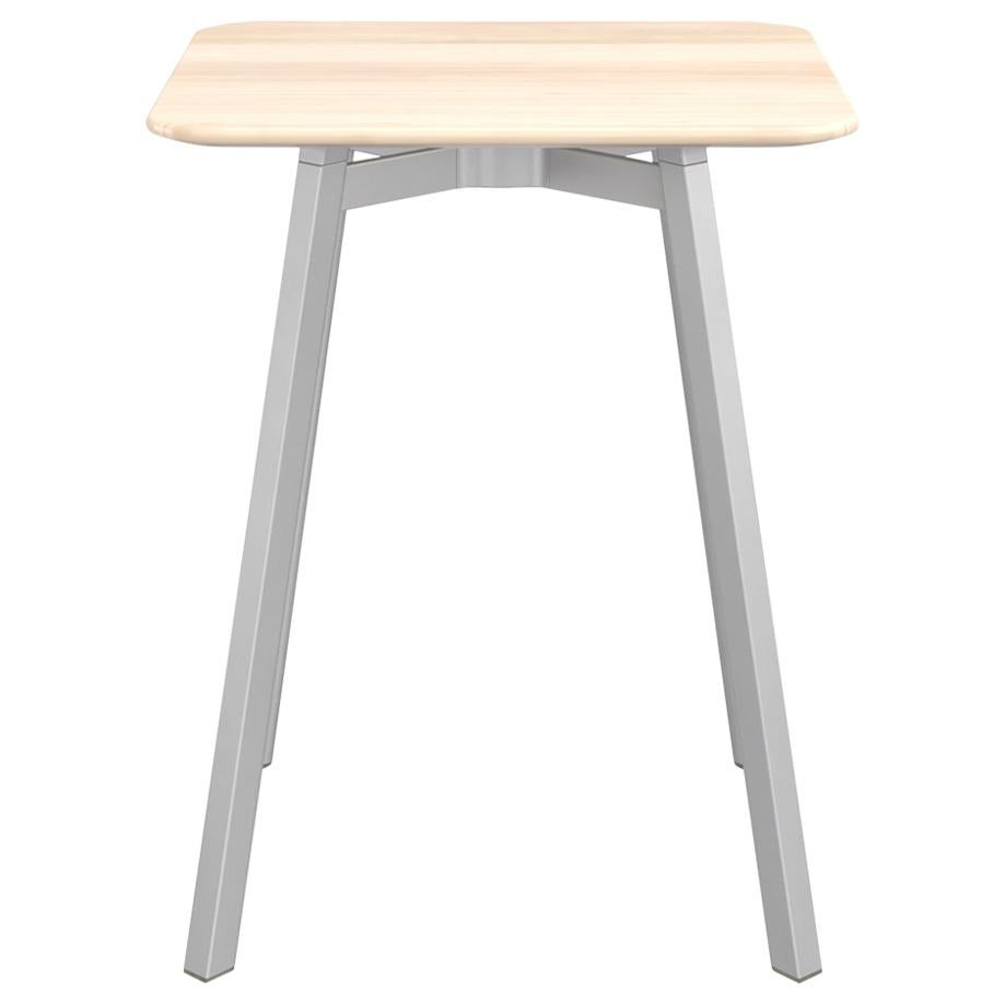 Table basse carrée Emeco Su avec cadre en aluminium anodisé et plateau en bois par Nendo