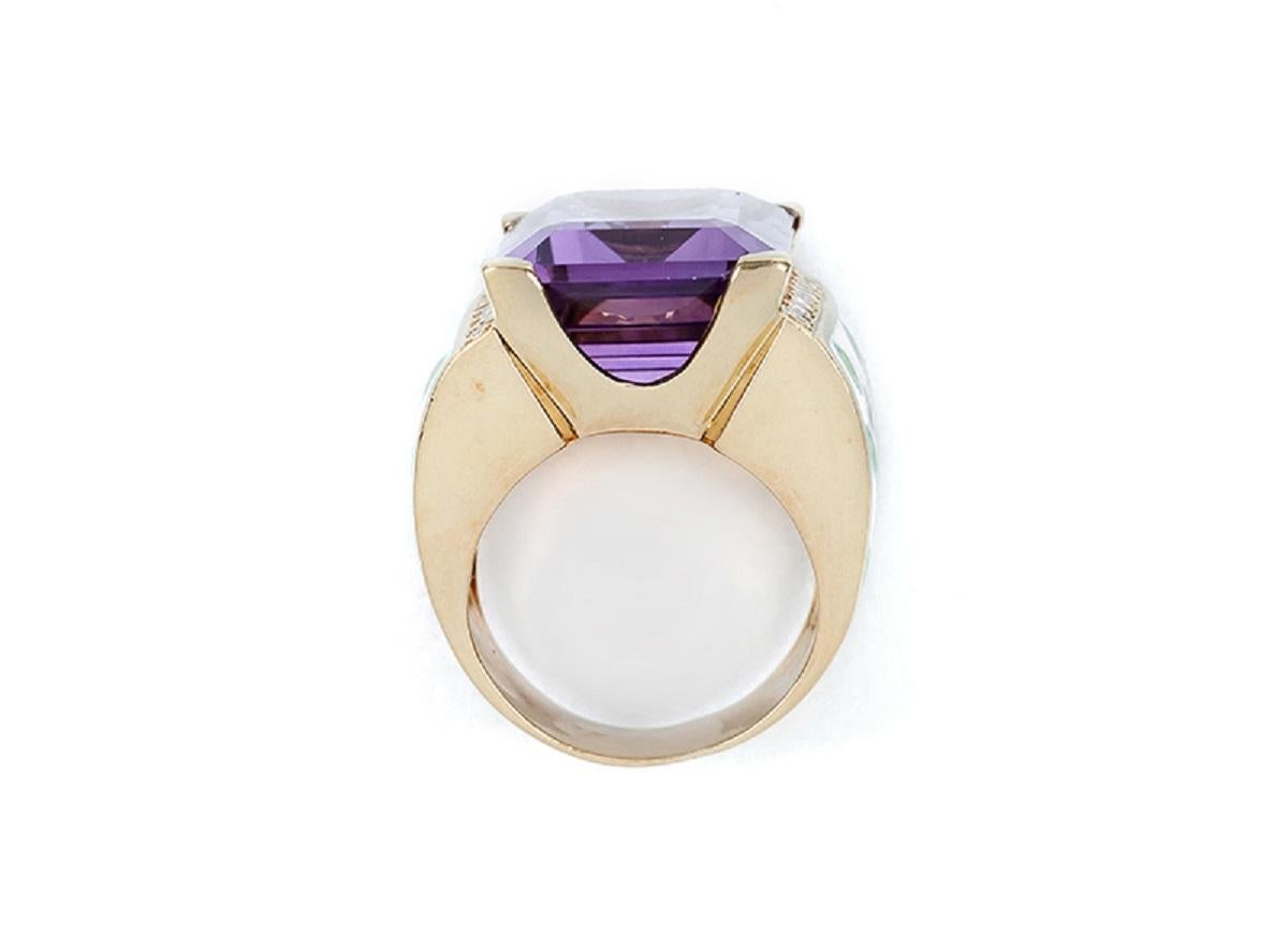 Contemporary Emeral cut Amethyst with Enamel Flowers in 18k Yellow Gold Ring For Sale