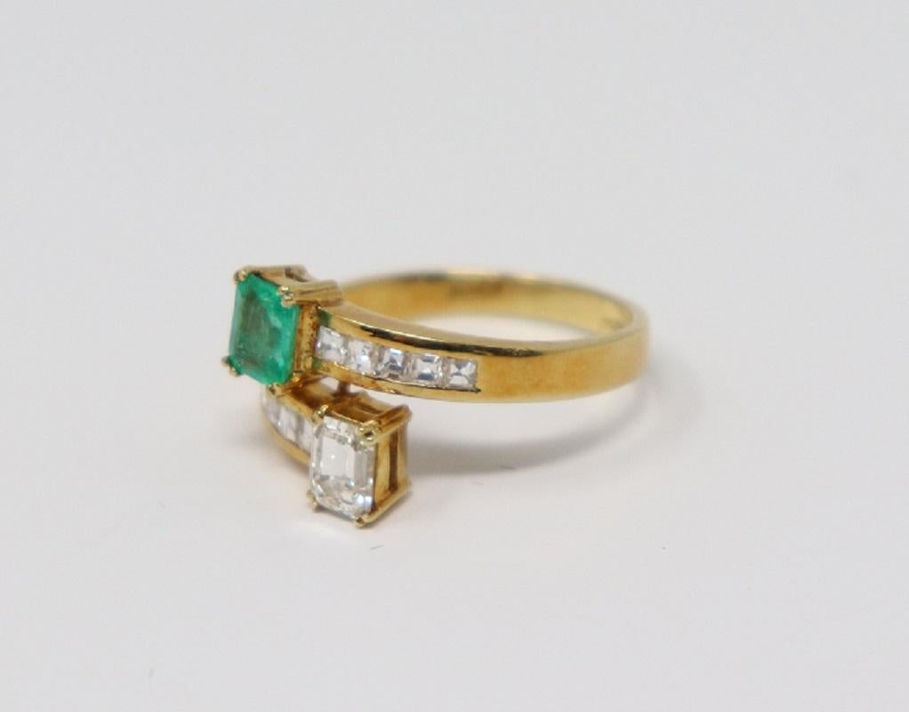 Women's 0.38 Carat Emerald Yellow Gold and Diamonds Wedding or Engagement Ring For Sale