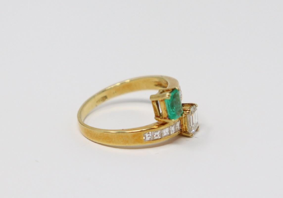0.38 Carat Emerald Yellow Gold and Diamonds Wedding or Engagement Ring For Sale 1