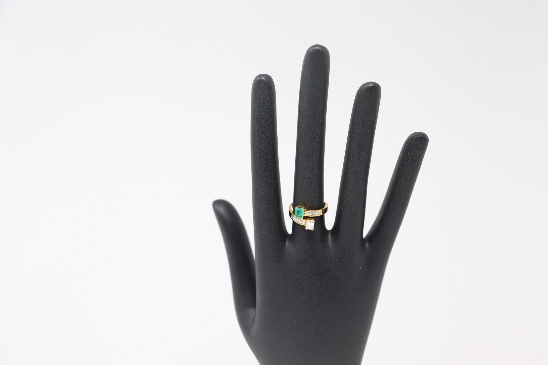 0.38 Carat Emerald Yellow Gold and Diamonds Wedding or Engagement Ring For Sale 4