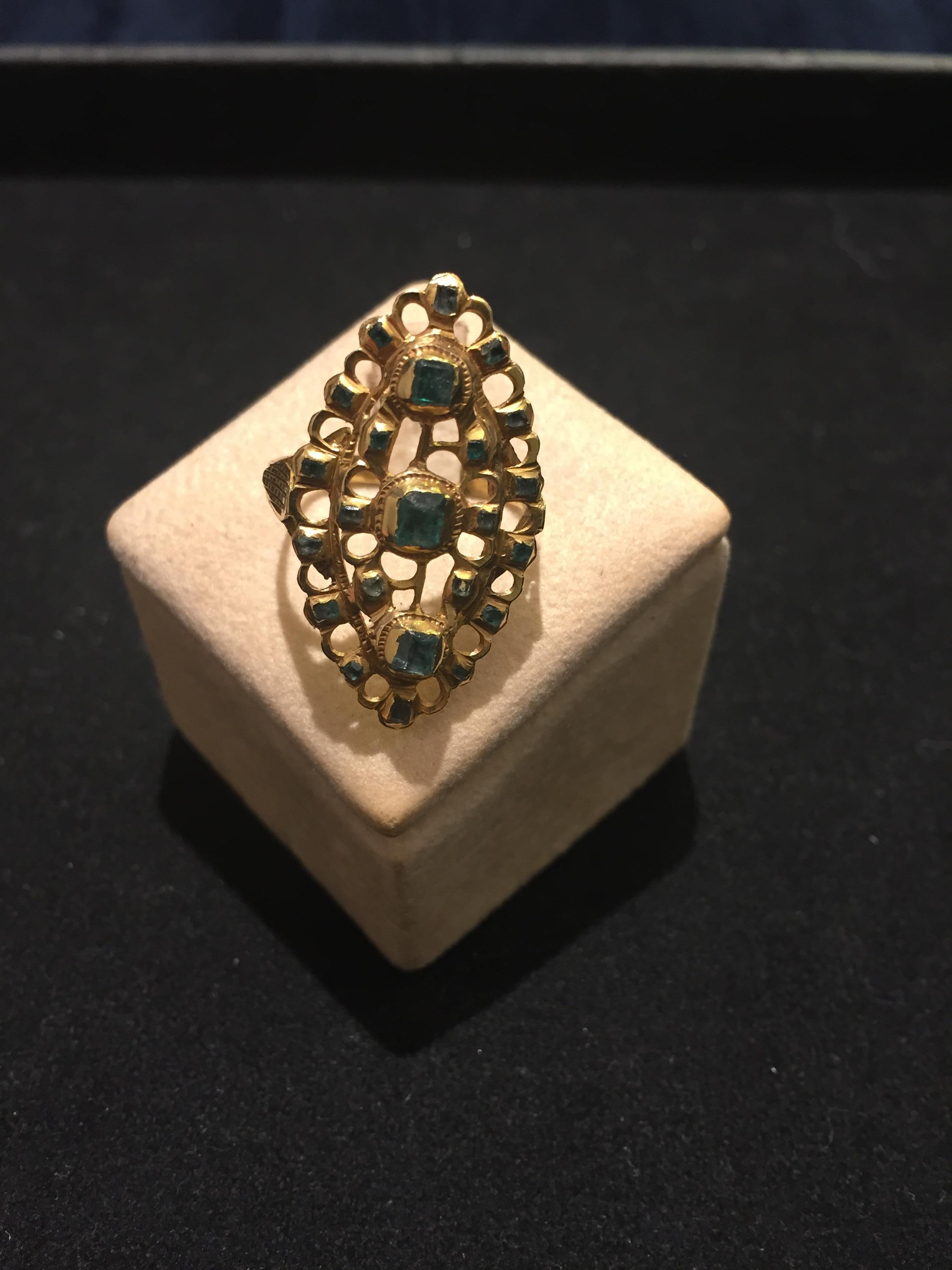 Women's or Men's Emerald 0.40 Yellow Gold Victorian Cocktail Ring