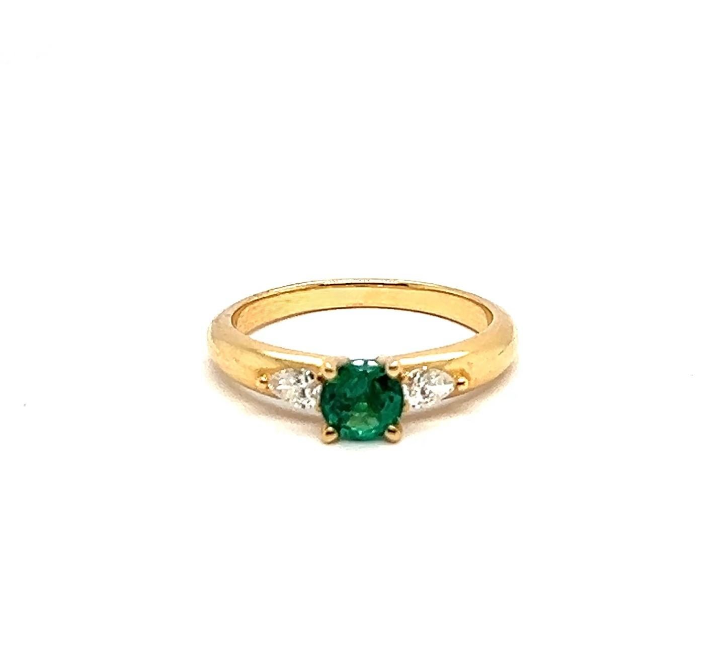 De las mujeres Esmeralda 0,56 Quilates Diamantes Oro Amarillo 18 Quilates Anillo de Cóctel en venta